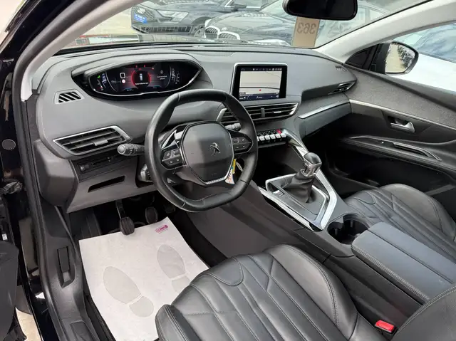 Peugeot 5008 view 12