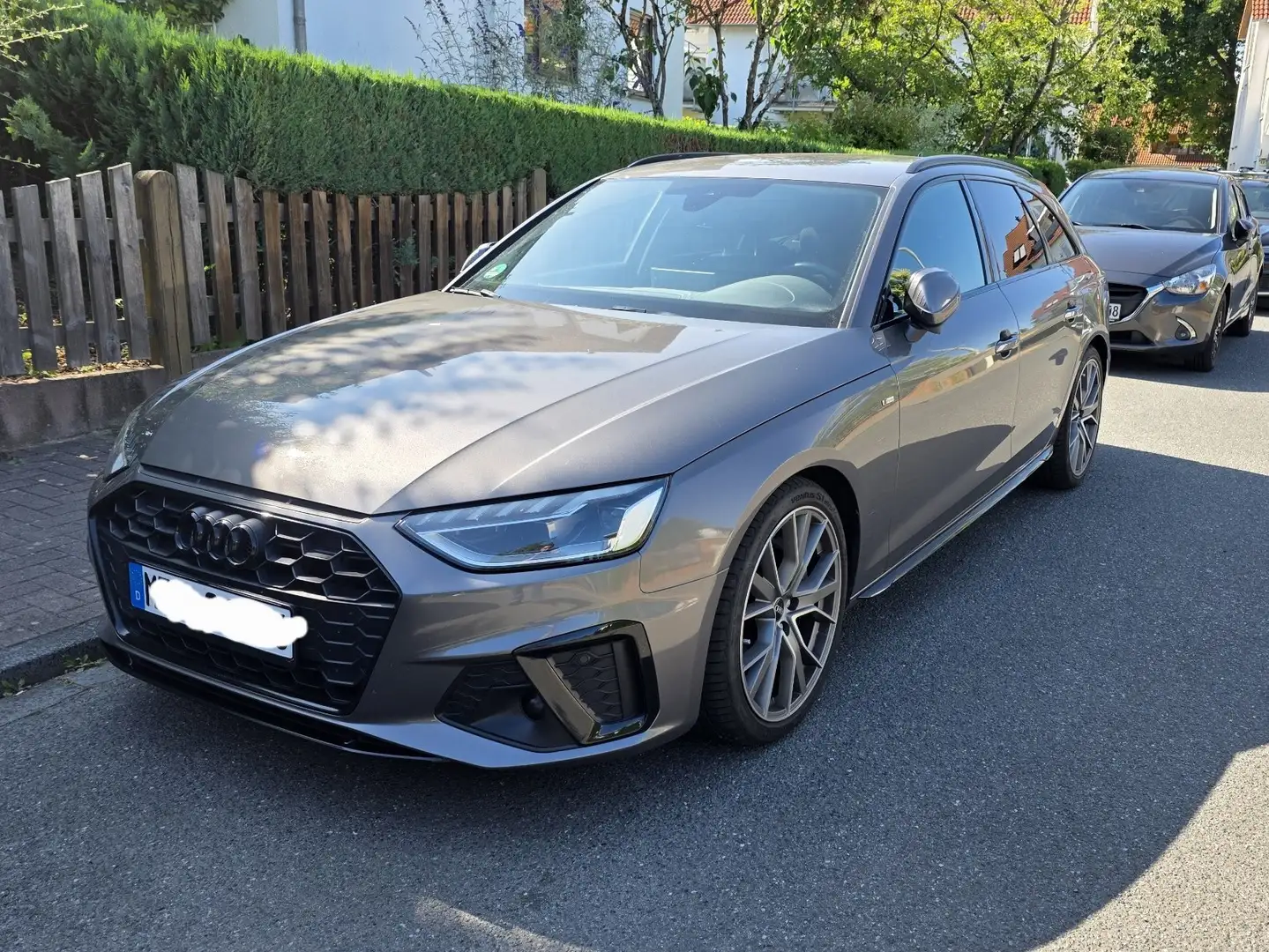 Audi A4 Avant 40 TDI quattro S tronic line Grau - 1