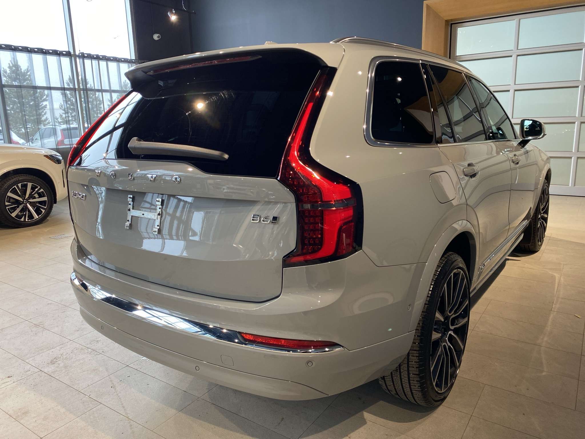 2026 Volvo XC90 B6 AWD Ultra Bright Theme 7-Seater alt 5