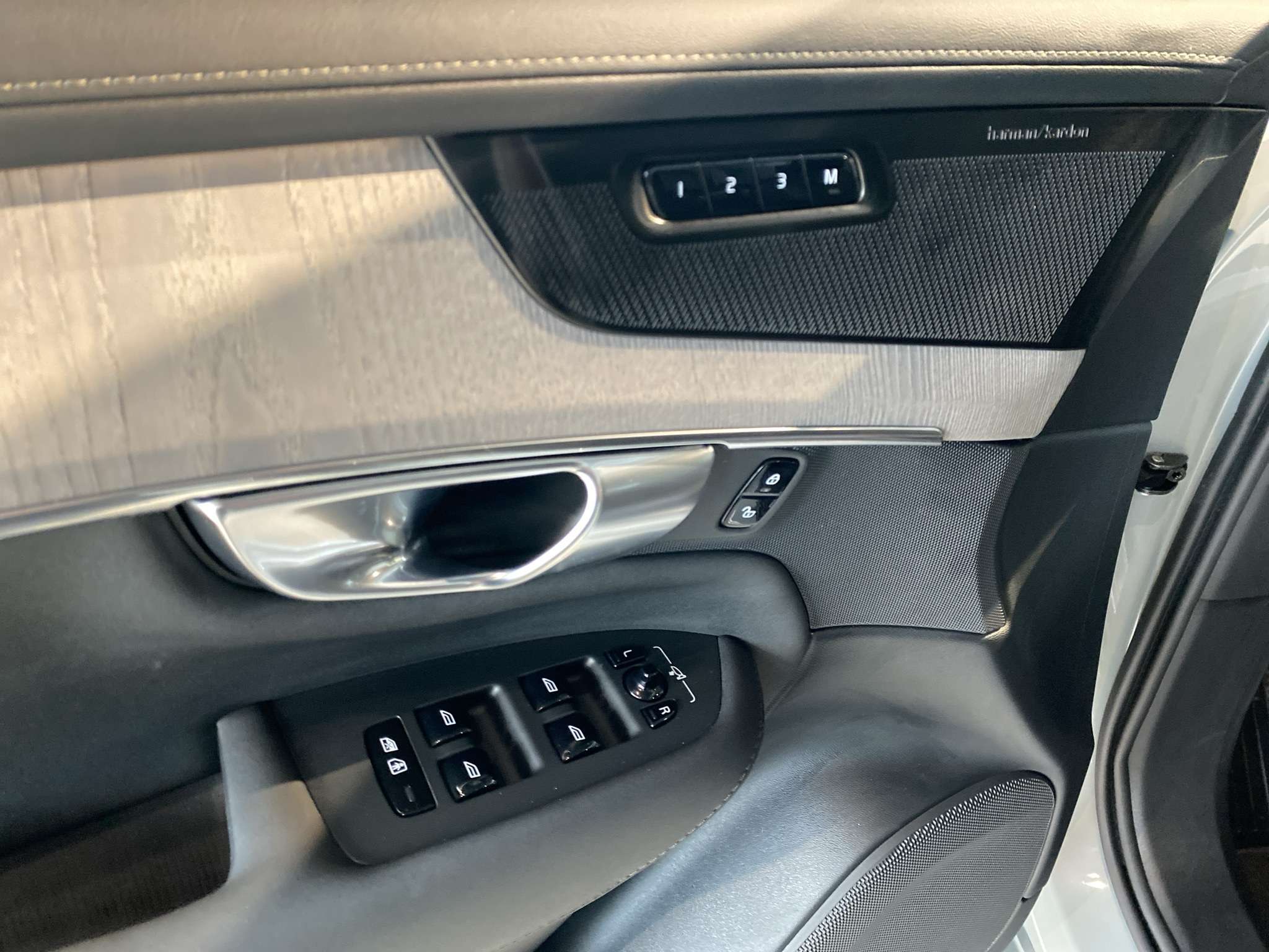 2026 Volvo XC90 B6 AWD Ultra Bright Theme 7-Seater thumb 12
