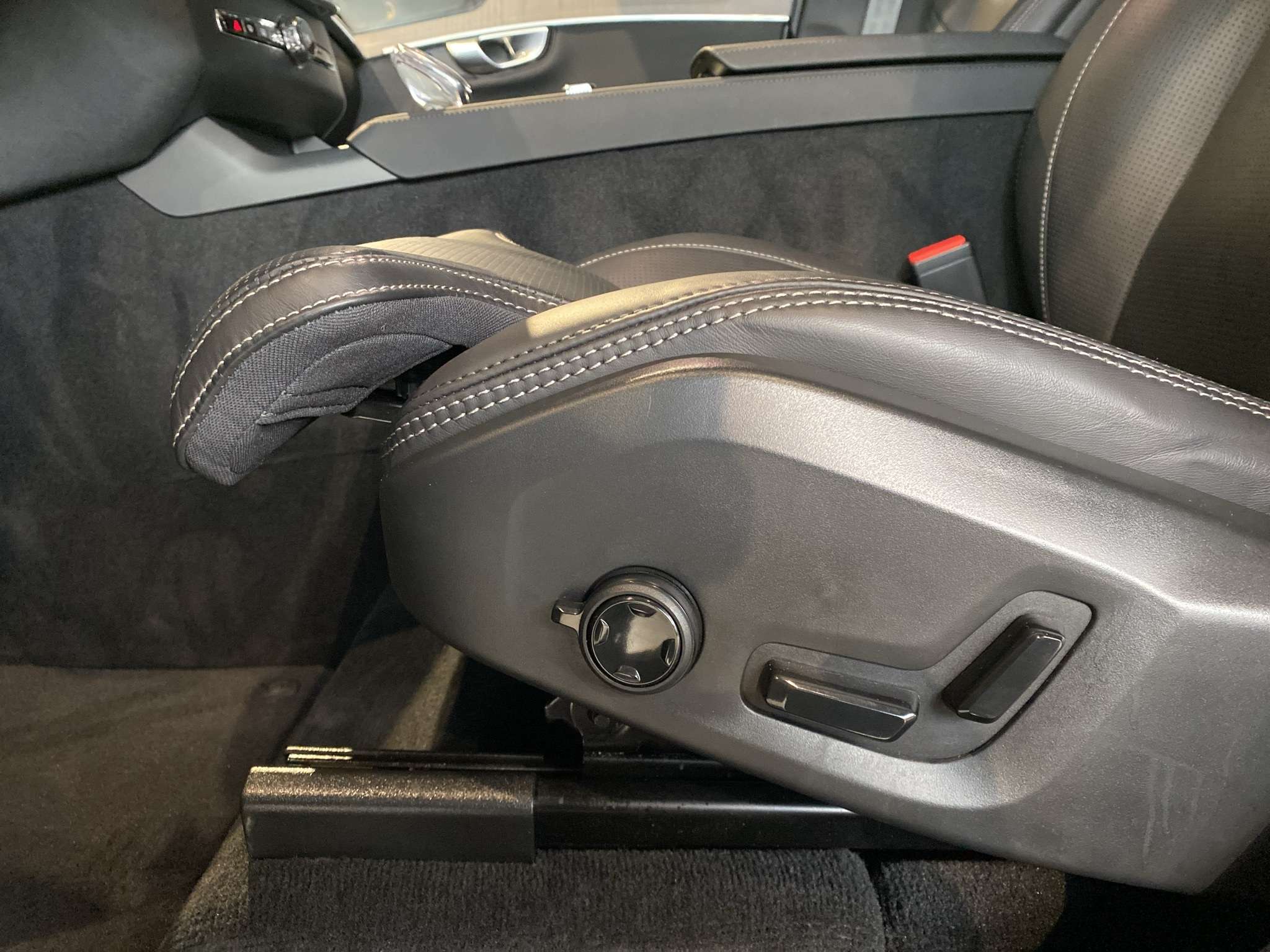 2026 Volvo XC90 B6 AWD Ultra Bright Theme 7-Seater thumb 14