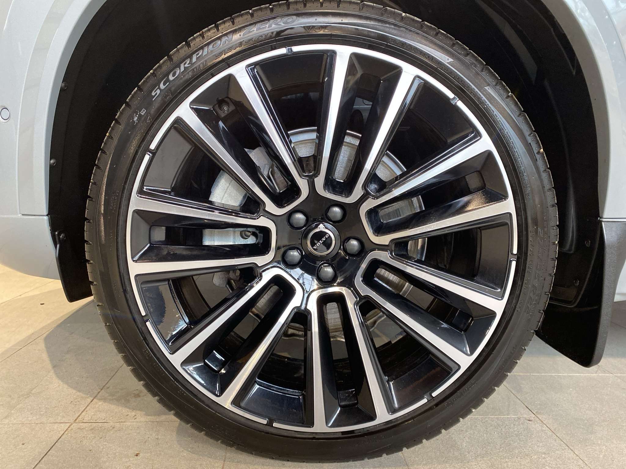 2026 Volvo XC90 B6 AWD Ultra Bright Theme 7-Seater thumb 9