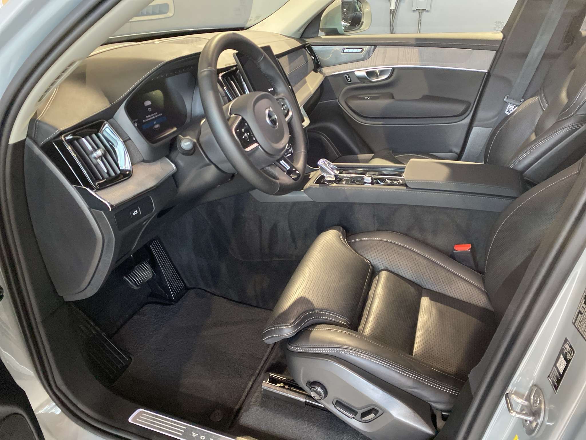 2026 Volvo XC90 B6 AWD Ultra Bright Theme 7-Seater thumb 10