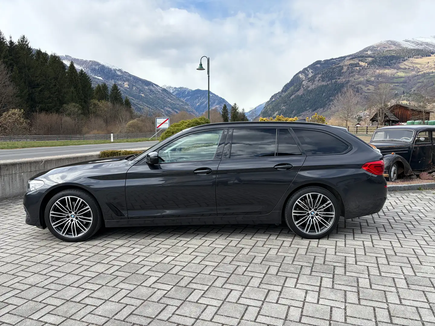 BMW 520 520d xDrive Touring Aut. Sport Line Grau - 2
