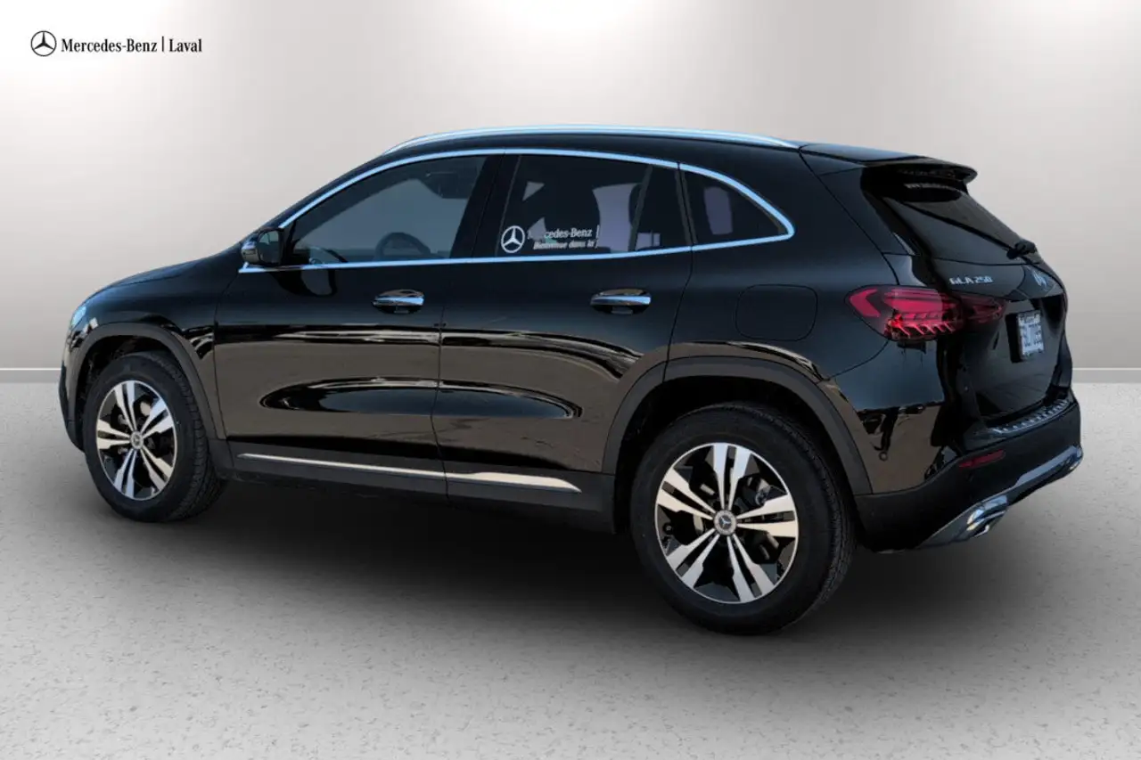 Mercedes-Benz GLA снимка Mercedes-Benz GLA