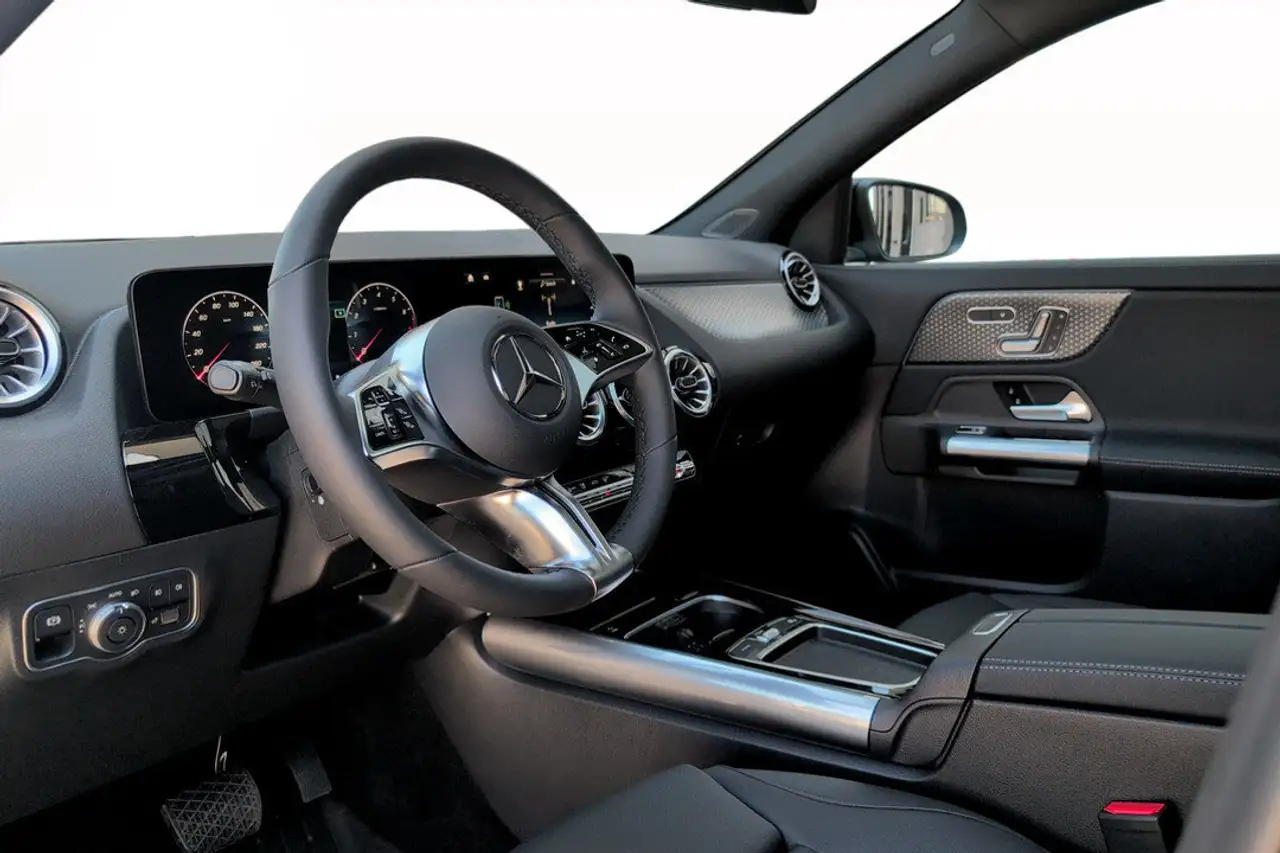 Mercedes-Benz GLA снимка Mercedes-Benz GLA