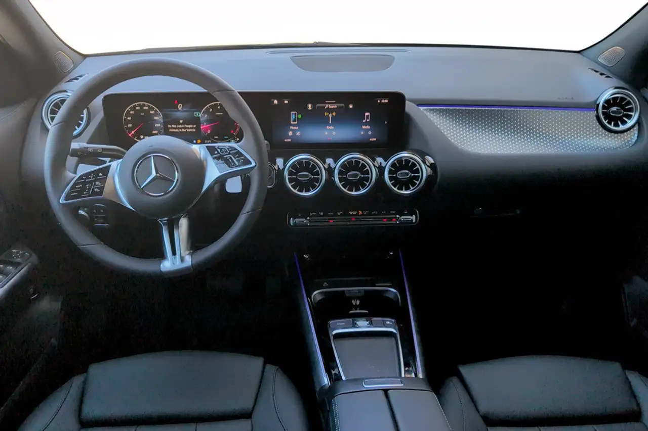 Mercedes-Benz GLA снимка Mercedes-Benz GLA