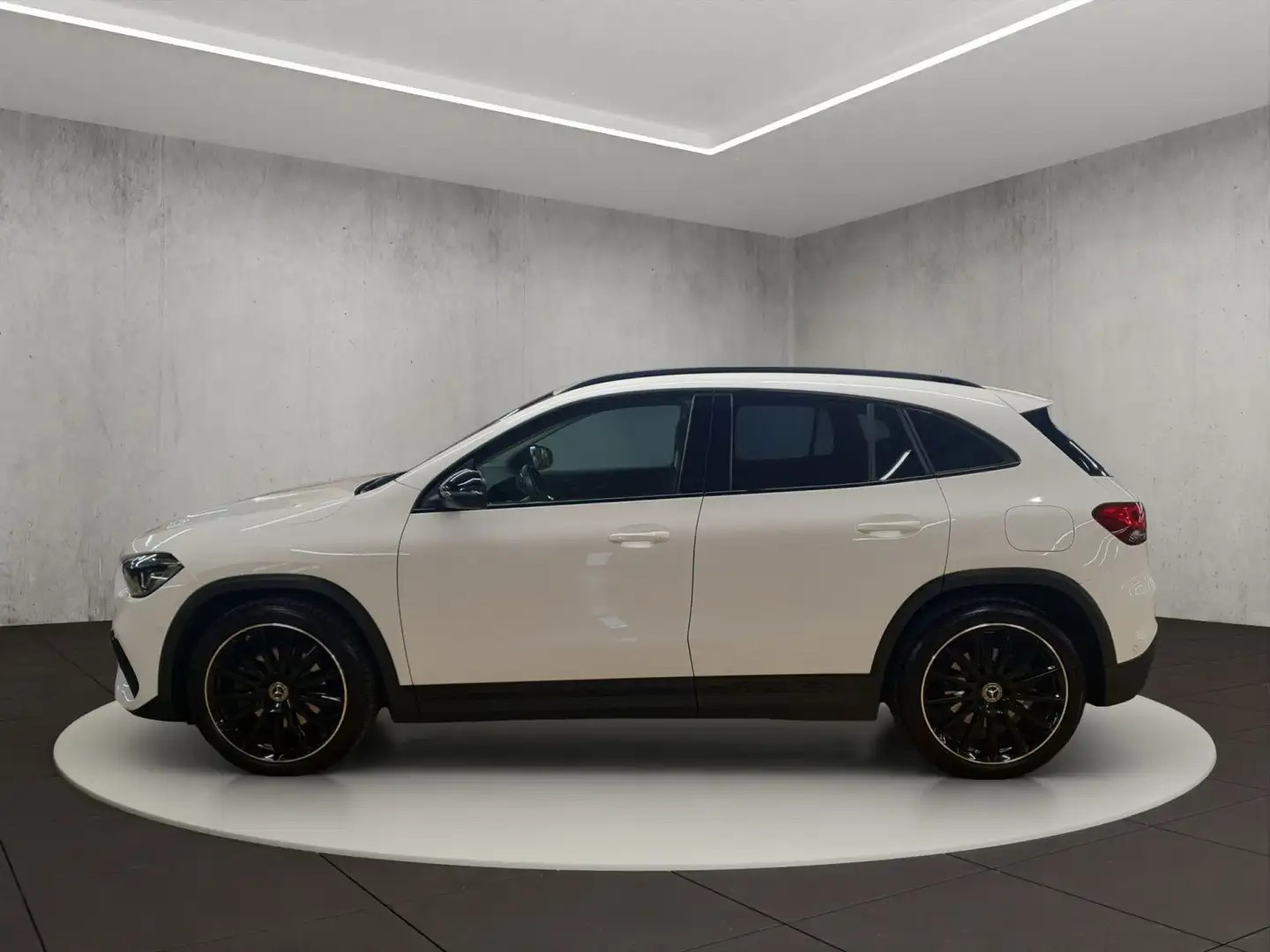 Mercedes-Benz GLA 250 . Blanc - 2