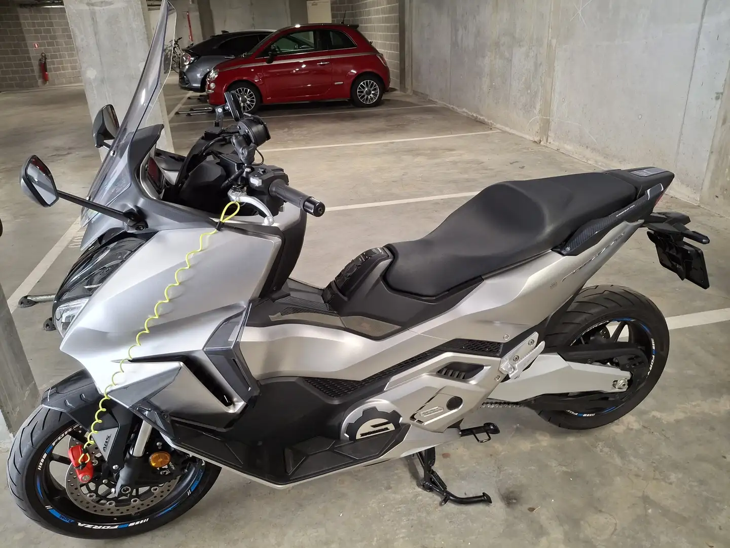 Honda Forza 750 Srebrny - 1