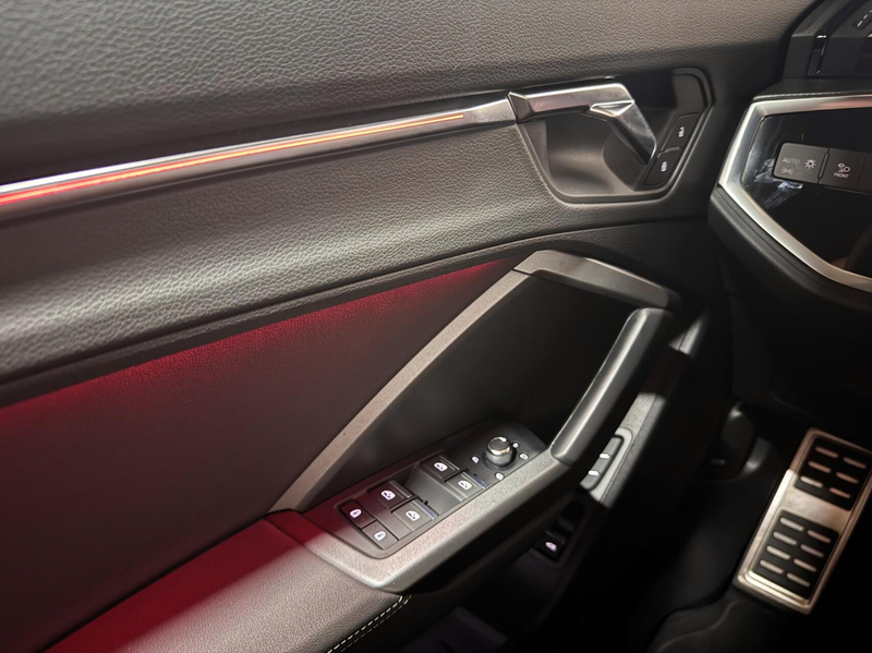 Audi Q3 45 TFSIe S-Line Black Edition Pano Sonos Virtual C — photo 31
