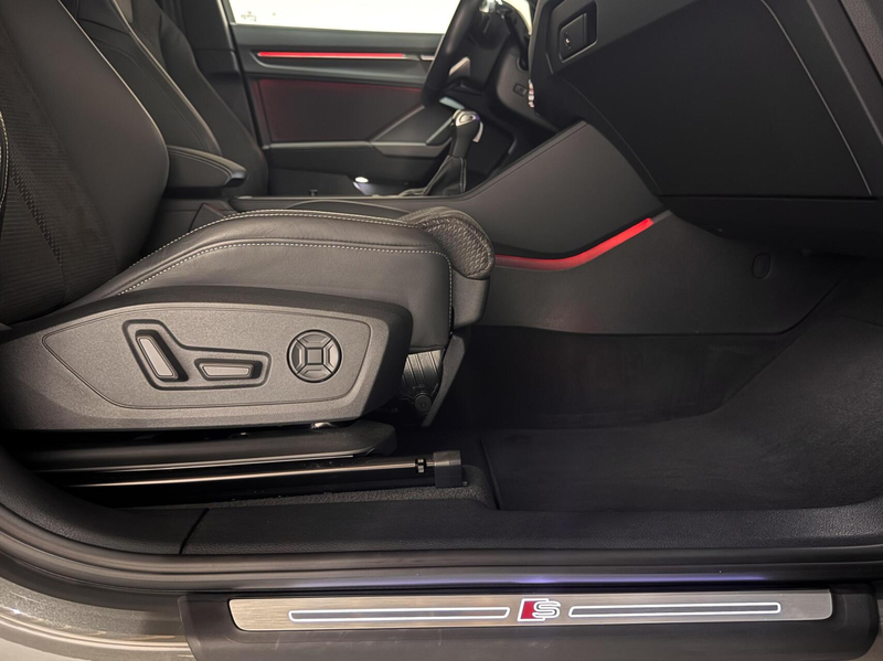 Audi Q3 45 TFSIe S-Line Black Edition Pano Sonos Virtual C — photo 26