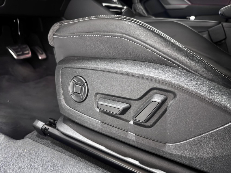 Audi Q3 45 TFSIe S-Line Black Edition Pano Sonos Virtual C — photo 21