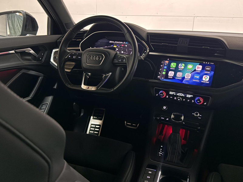 Audi Q3 45 TFSIe S-Line Black Edition Pano Sonos Virtual C — photo 17