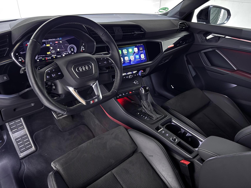 Audi Q3 45 TFSIe S-Line Black Edition Pano Sonos Virtual C — photo 16