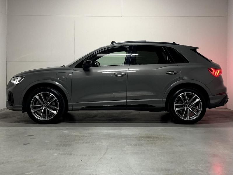 Audi Q3 45 TFSIe S-Line Black Edition Pano Sonos Virtual C — photo 9
