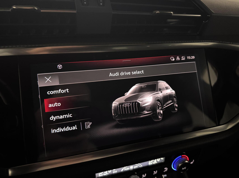 Audi Q3 45 TFSIe S-Line Black Edition Pano Sonos Virtual C — photo 48