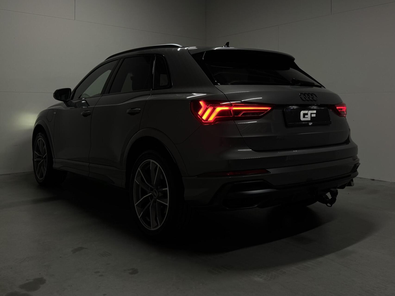 Audi Q3 45 TFSIe S-Line Black Edition Pano Sonos Virtual C — photo 15