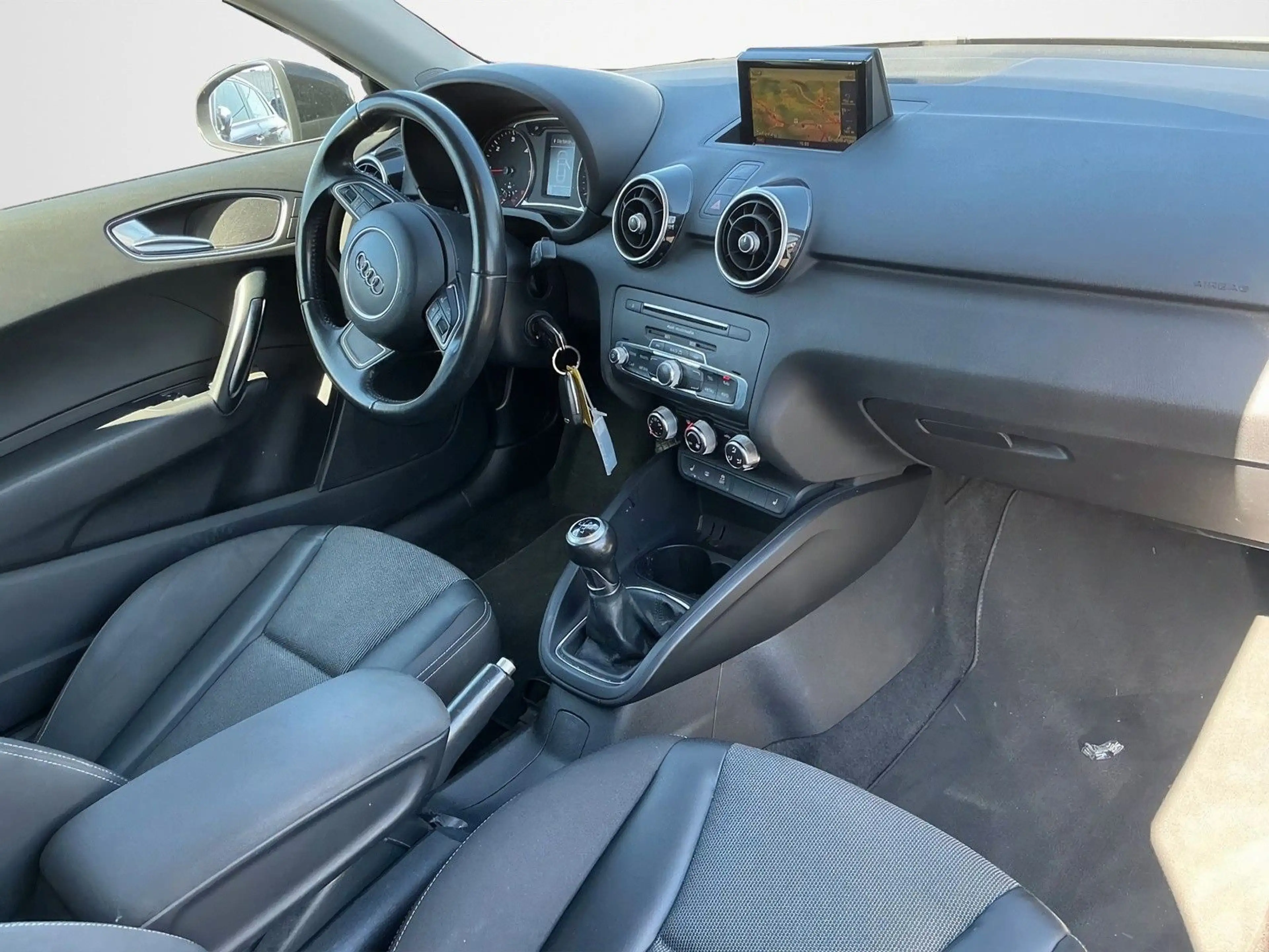 Audi A1 1.4 TDI SPORT*NAVI*SHZ*PDC*TÜV-NEU — photo 5