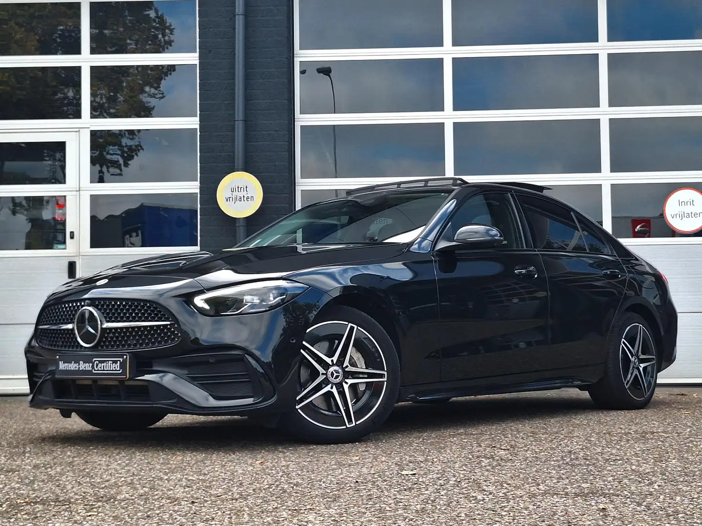 Mercedes-Benz C 300 e AMG Line Limited | Panoramadak | Trekhaak | Nigh Noir - 2