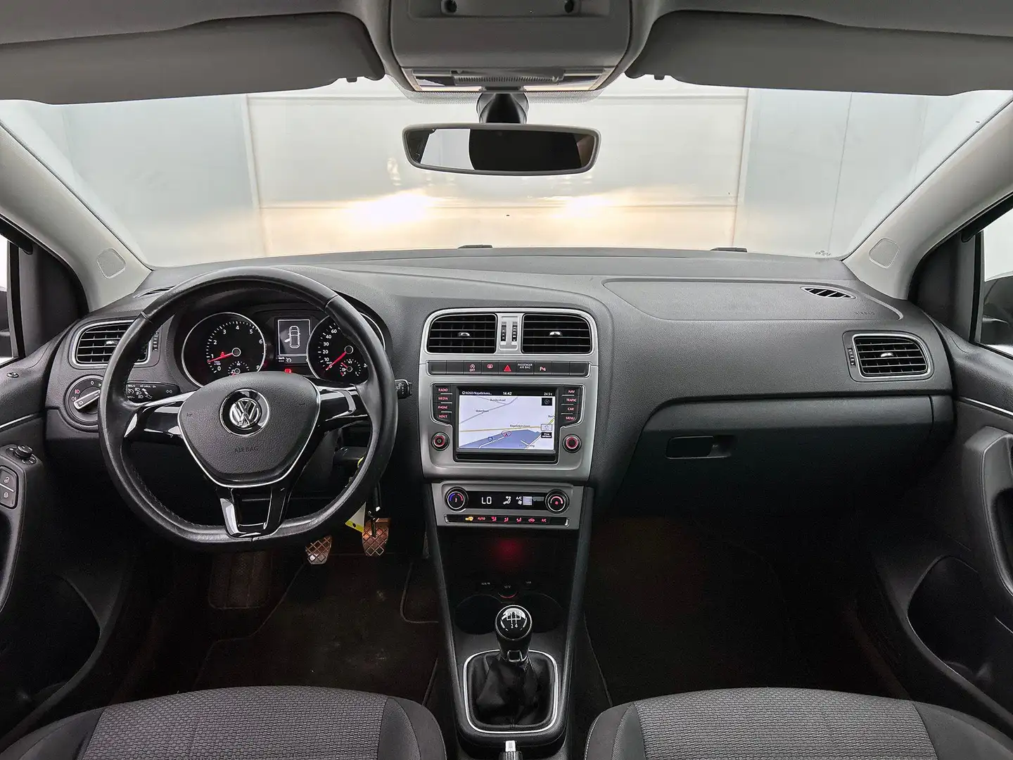 Volkswagen Polo 1.2 TSI Highline (Zeer goed onderhoud, NL-auto, Na Grau - 2
