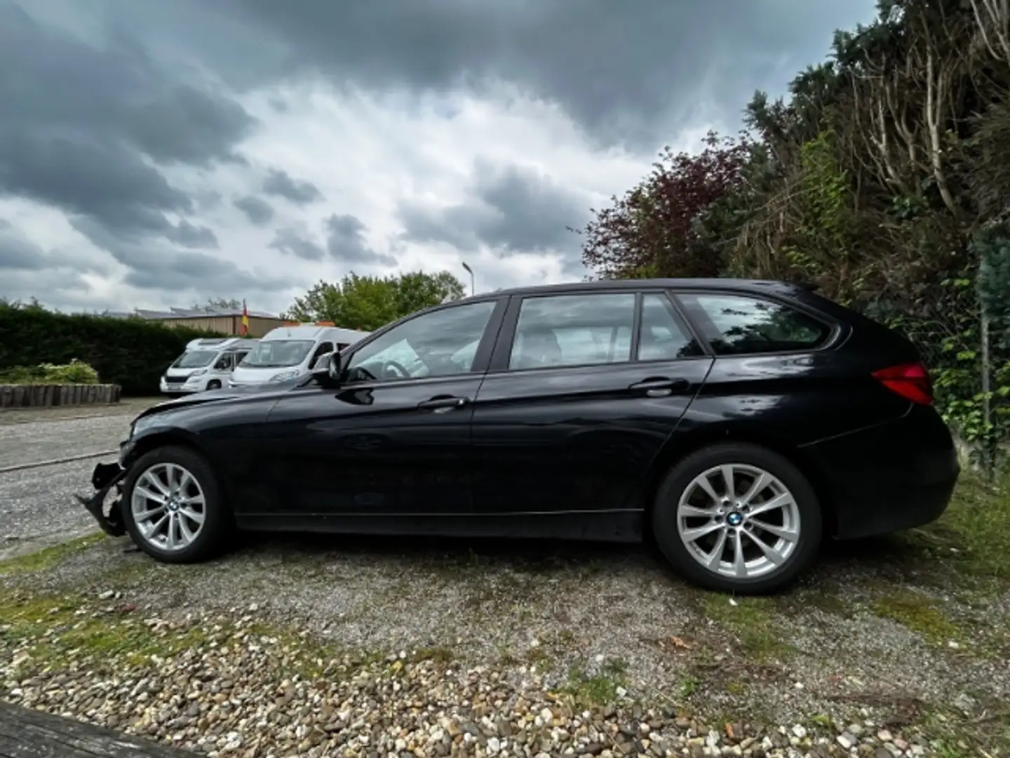 BMW 330 d xDrive Advantage Touring/**NUR AN GEWERBE!** Zwart - 2