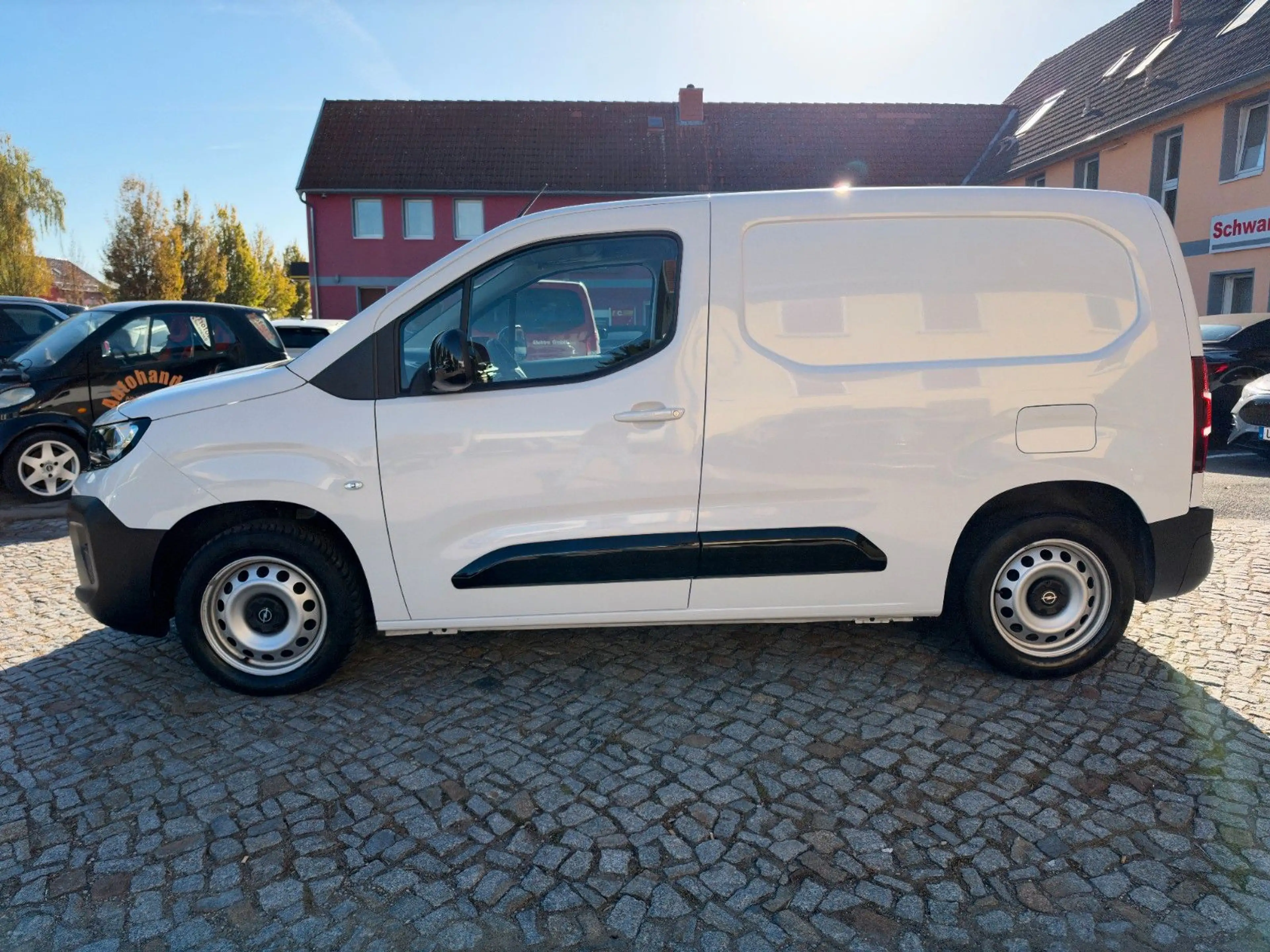 Opel Combo E 1.5 CDTI Cargo Klima Navi PDC 1.Hand — photo 3
