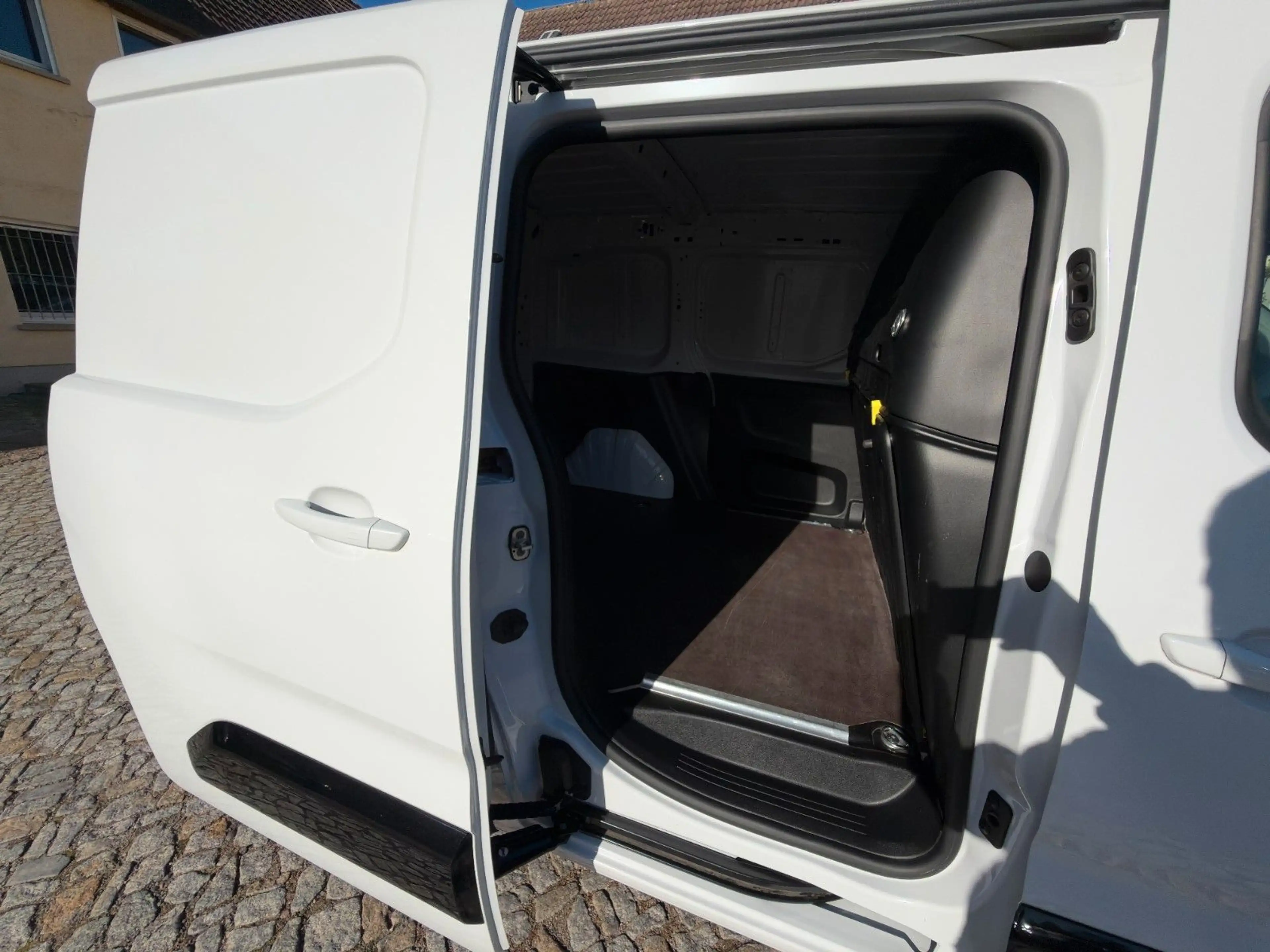 Opel Combo E 1.5 CDTI Cargo Klima Navi PDC 1.Hand — photo 8
