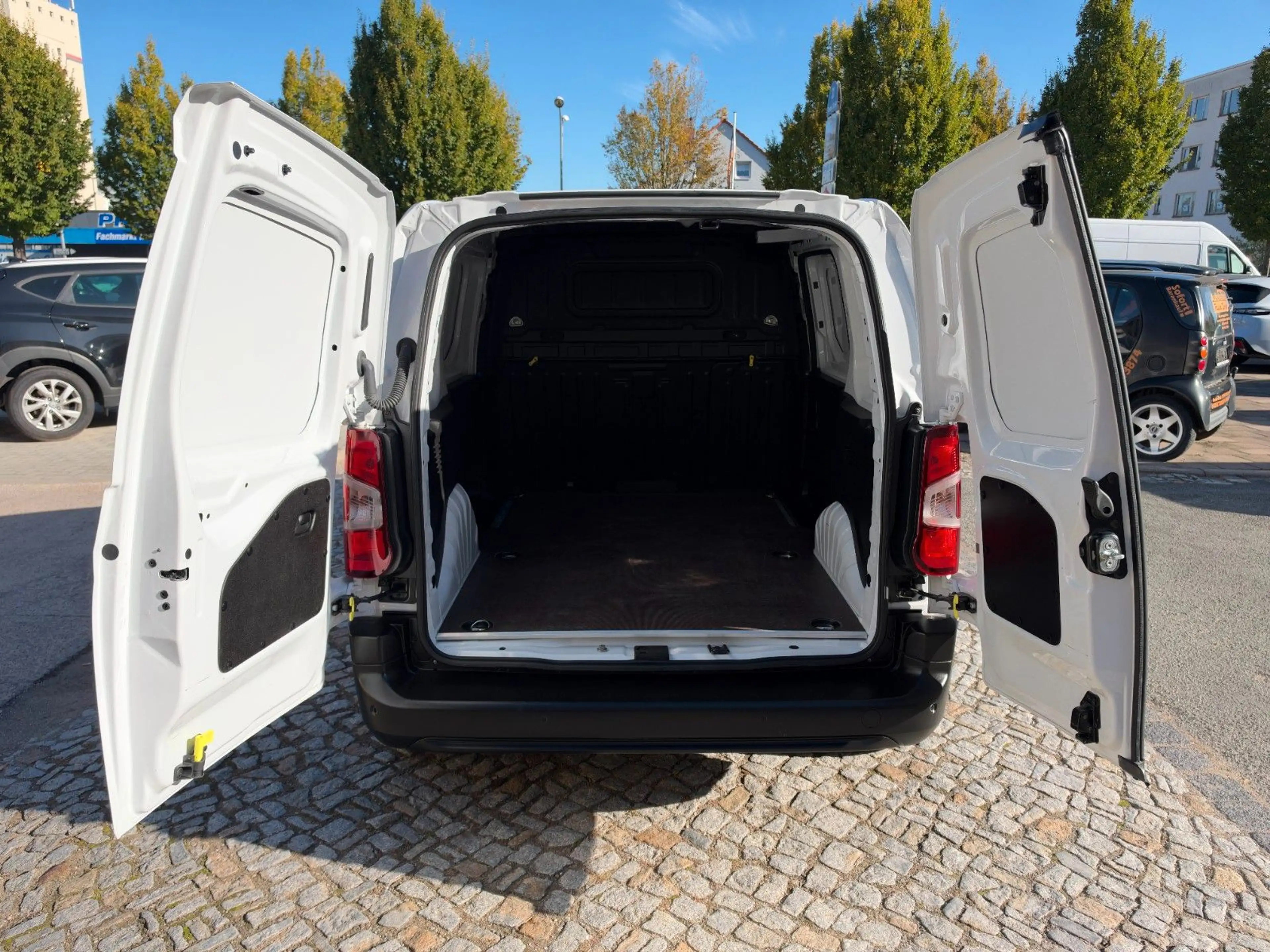 Opel Combo E 1.5 CDTI Cargo Klima Navi PDC 1.Hand — photo 15