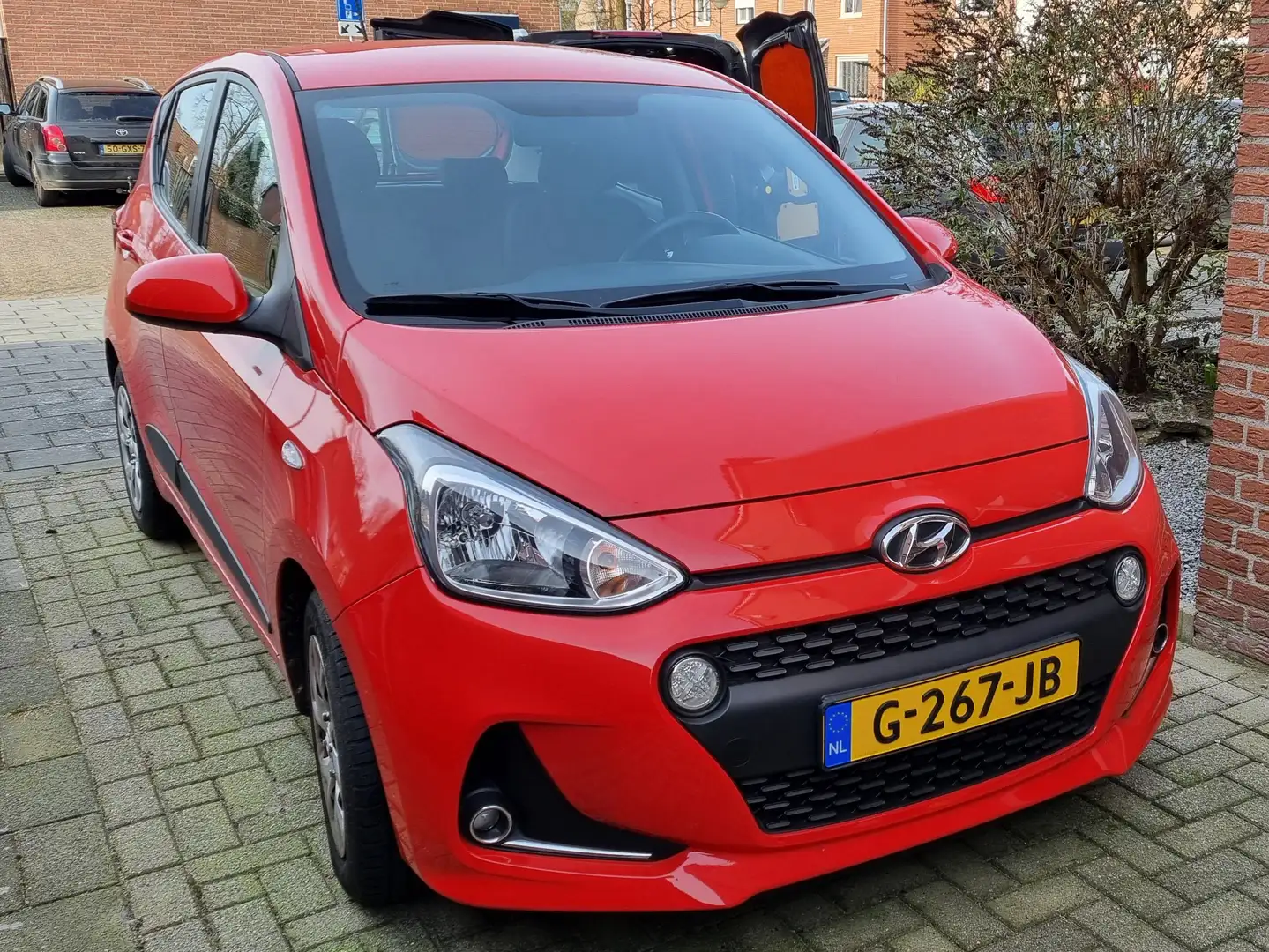Hyundai i10 i10+1.0i+Comfort Rood - 1