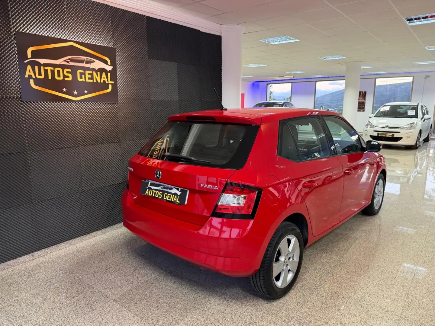 Skoda Fabia 1.0 TSI Ambition 70kW Rojo - 2
