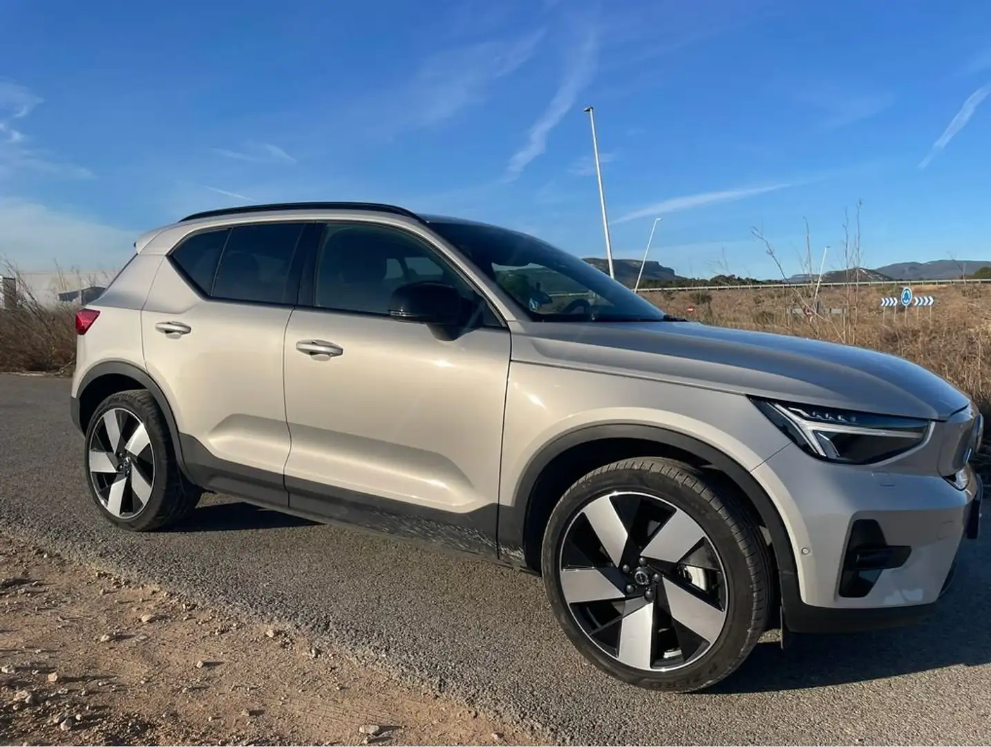Volvo XC40 P8 Recharge Ultimate Twin Eléctrico Puro AWD Gris - 1