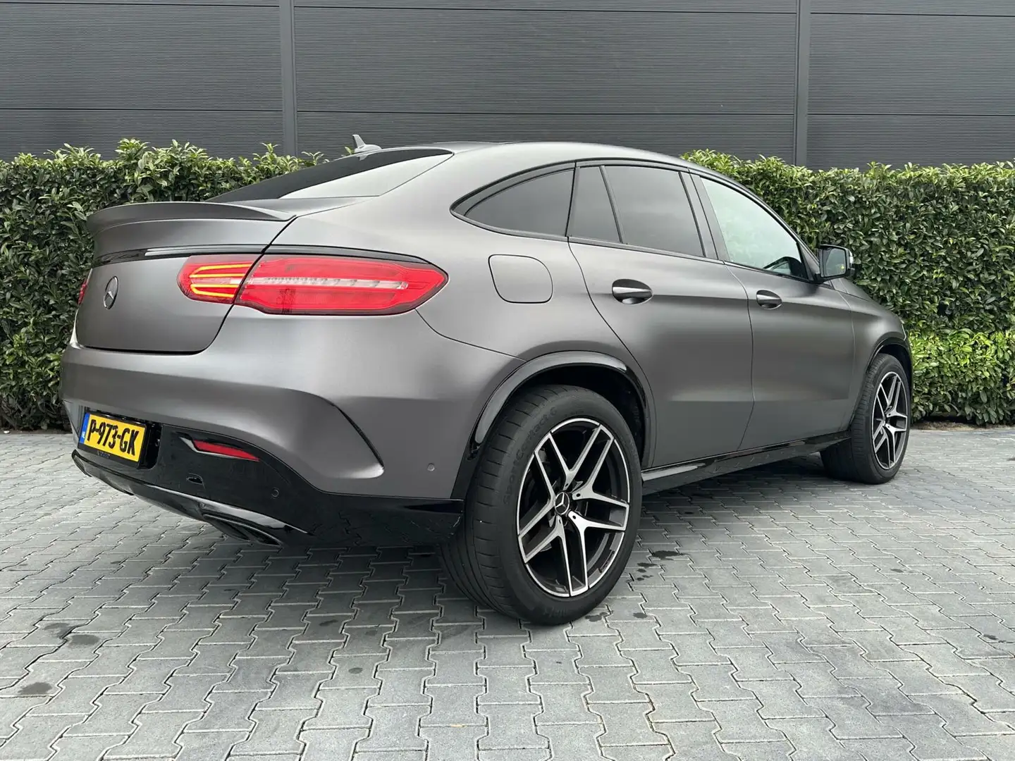 Mercedes-Benz GLE 43 AMG Coupé 4MATIC siva - 2