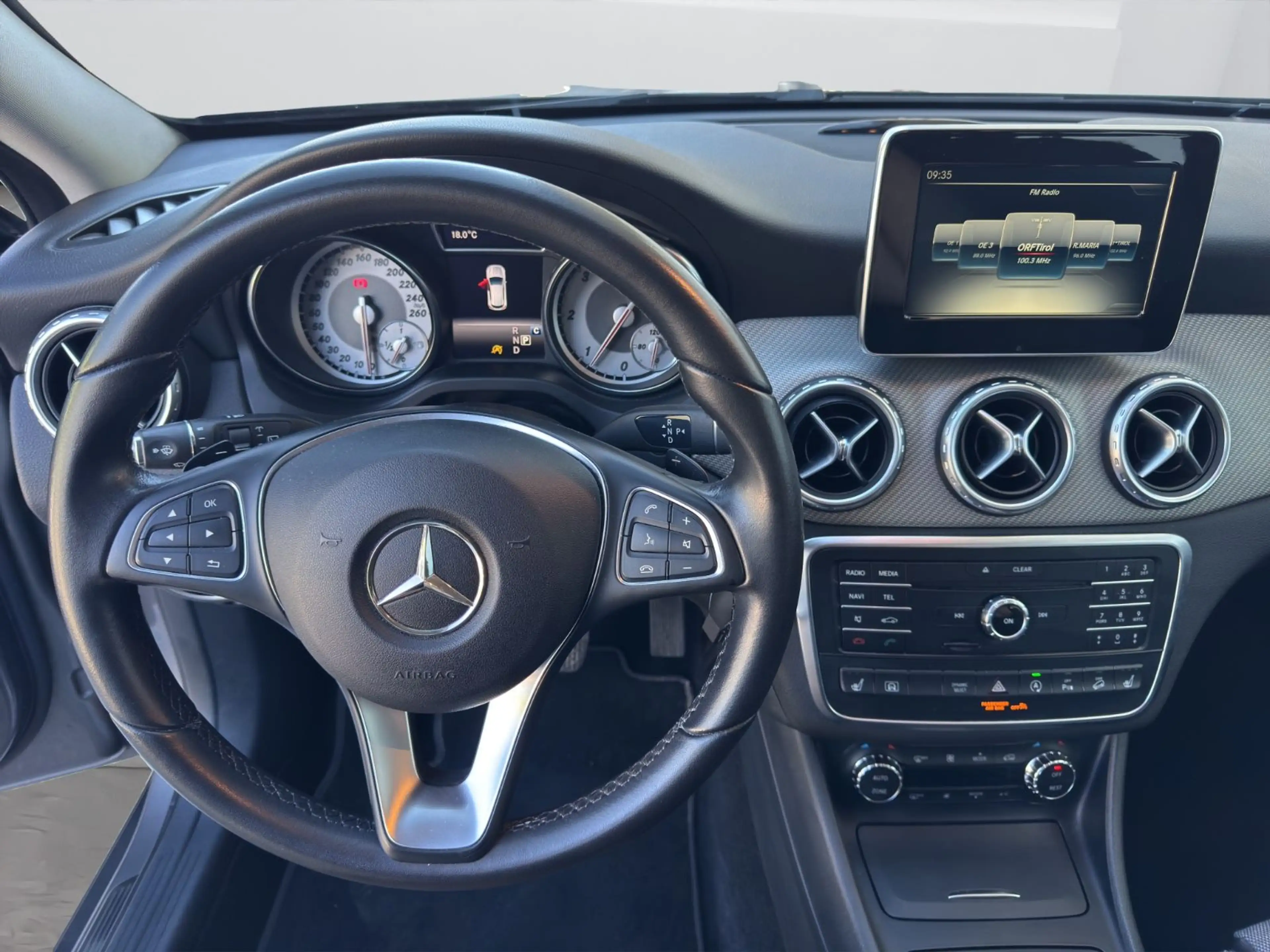 Mercedes-Benz GLA 200 d 4MATIC Style Ambi AUT Navi RKam Klima — photo 10