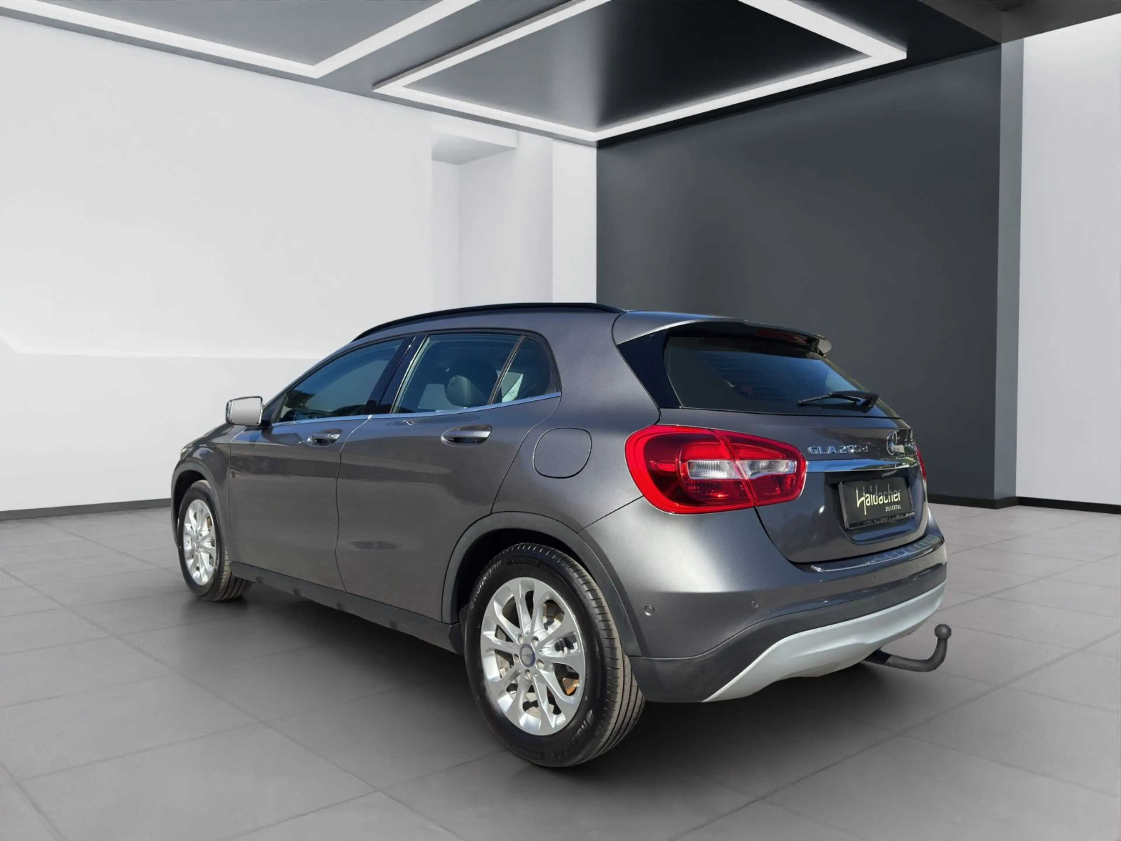Mercedes-Benz GLA 200 d 4MATIC Style Ambi AUT Navi RKam Klima — photo 5