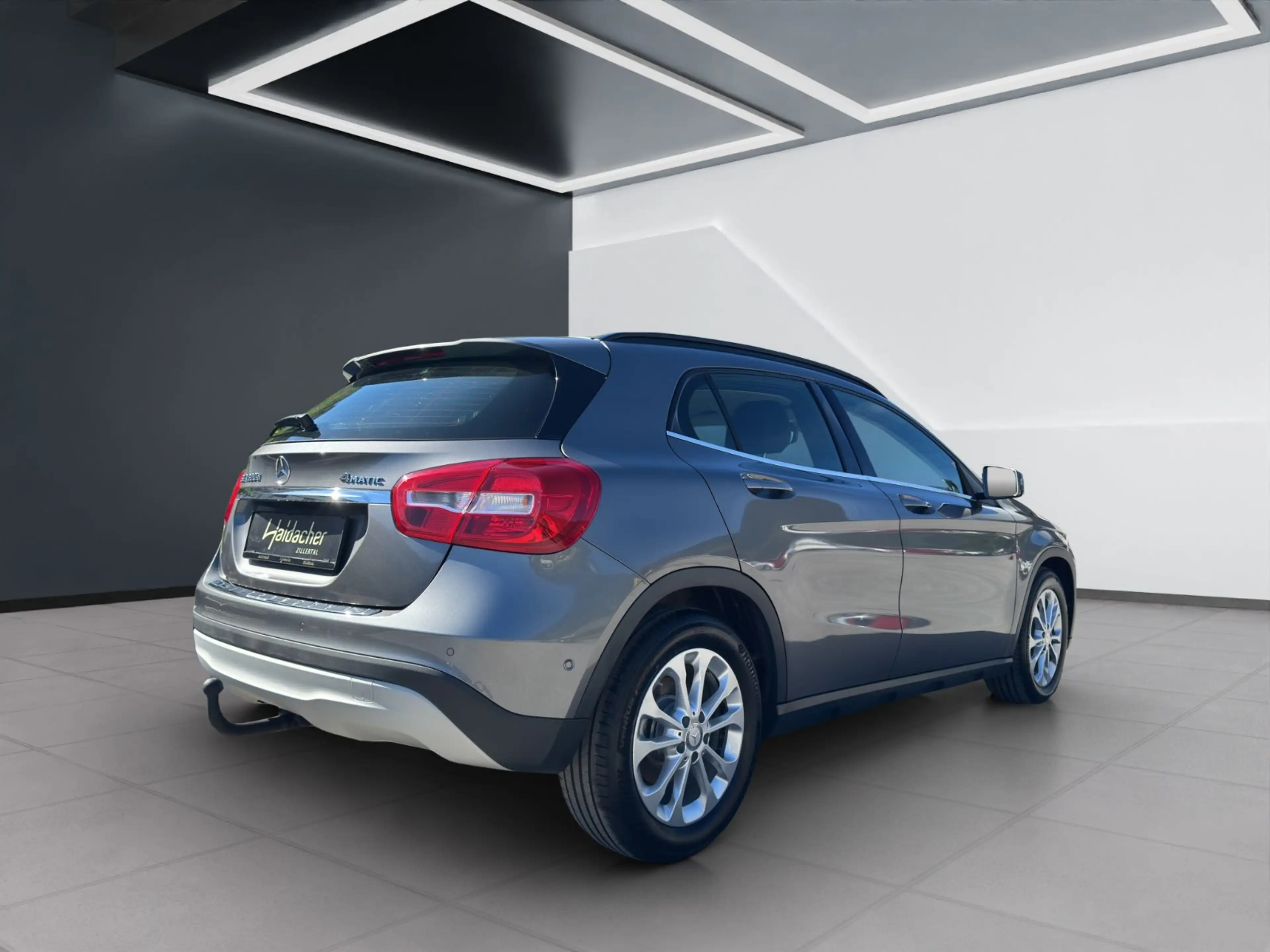 Mercedes-Benz GLA 200 d 4MATIC Style Ambi AUT Navi RKam Klima — photo 7