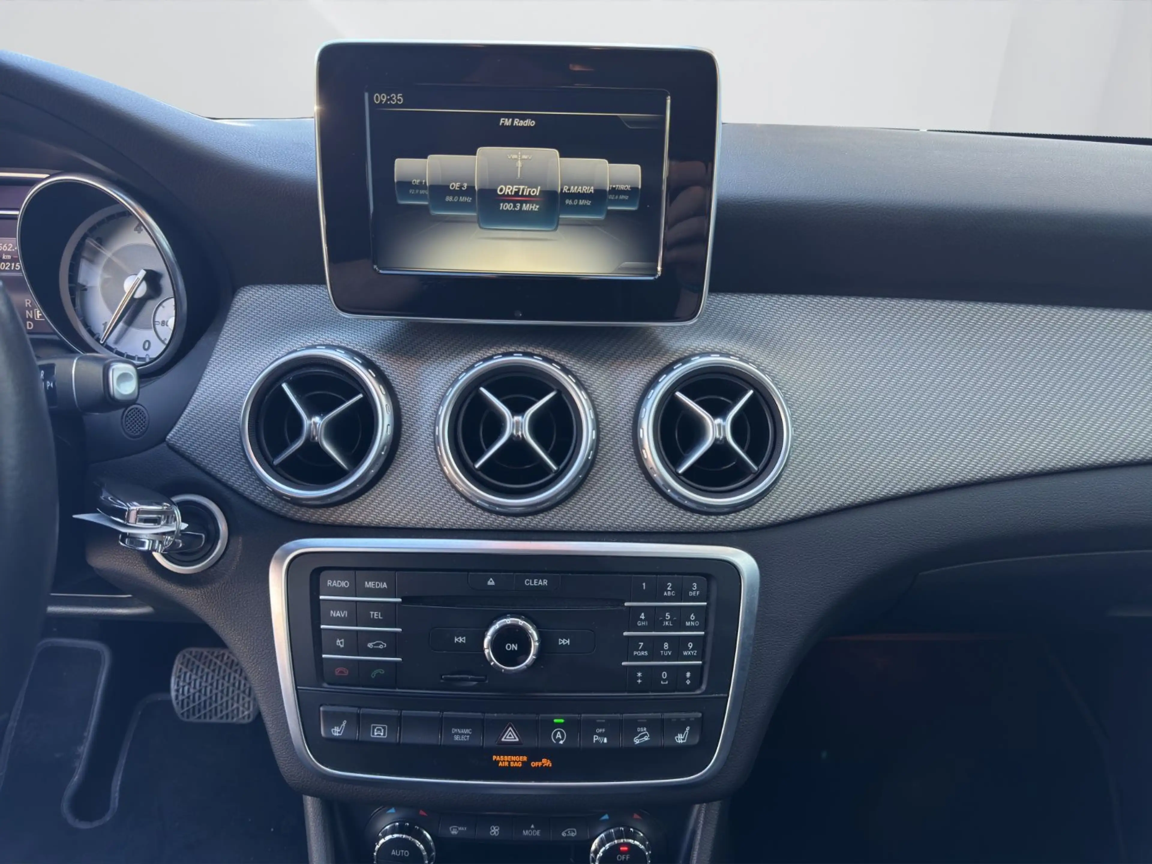 Mercedes-Benz GLA 200 d 4MATIC Style Ambi AUT Navi RKam Klima — photo 12