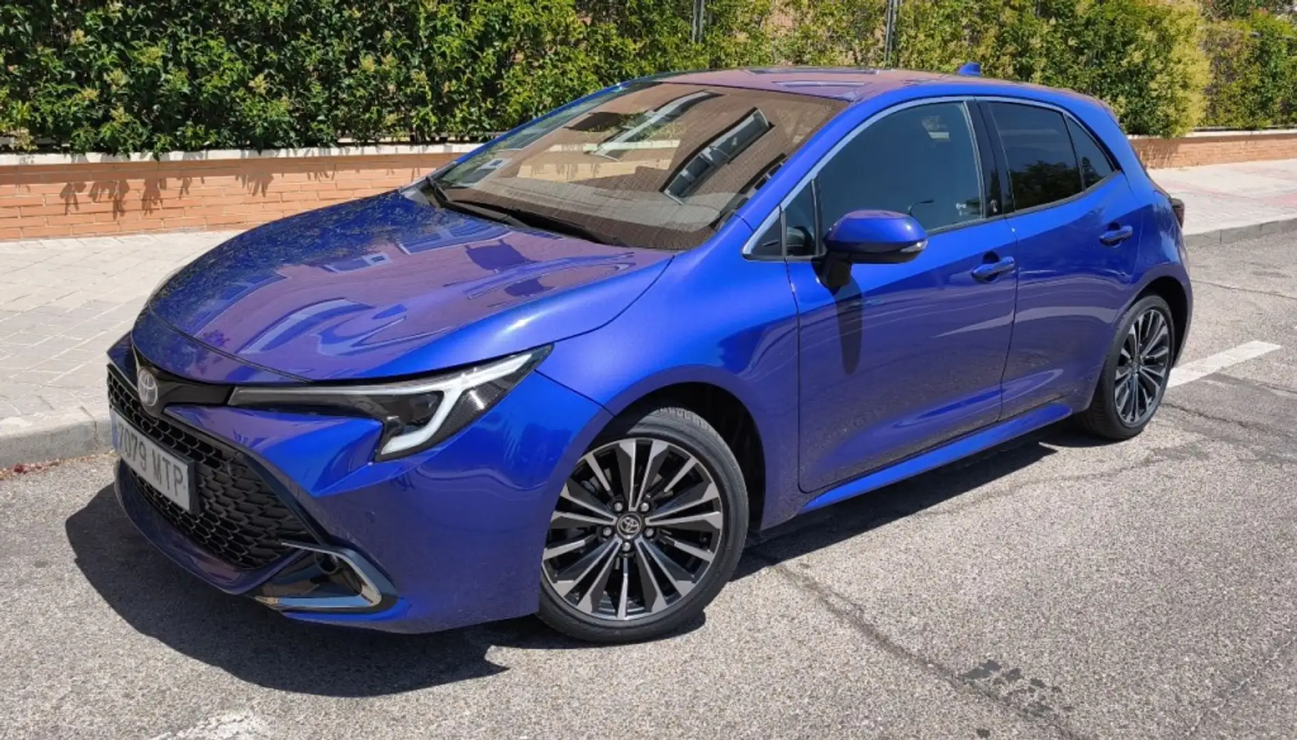 Toyota Corolla 140H Style Edition Bleu - 2