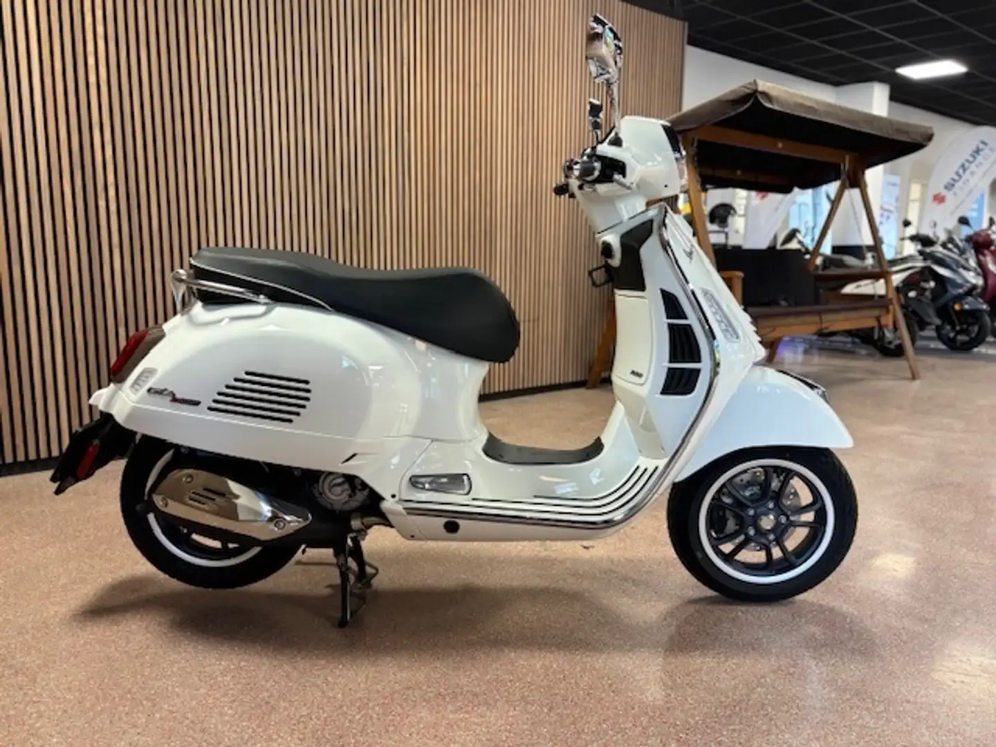 Vespa GTS 300 SUPER E5 BIANCO B04 Белый - 2