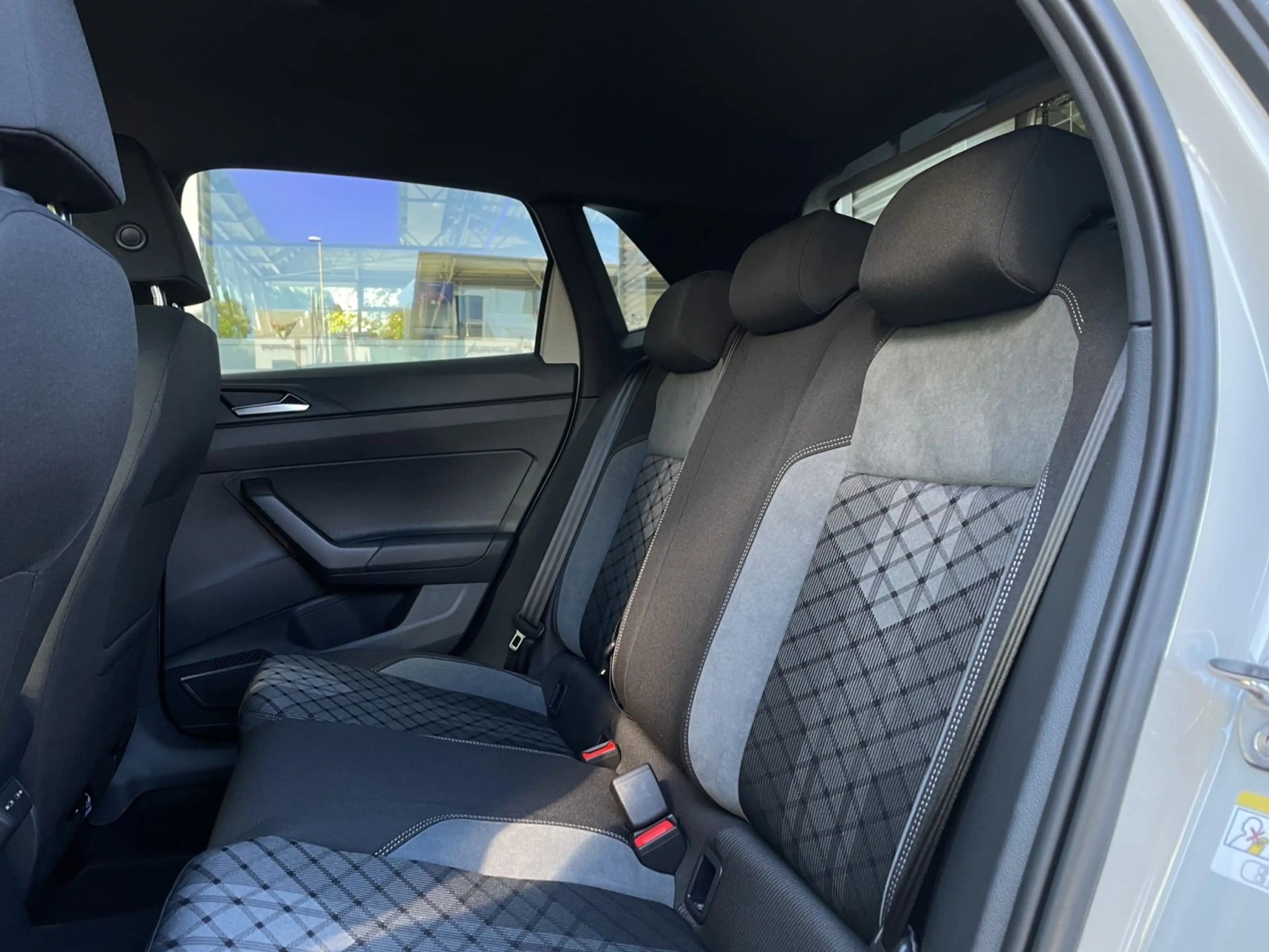 Volkswagen Polo R-Line DSG Ganzjahresreifen — photo 15