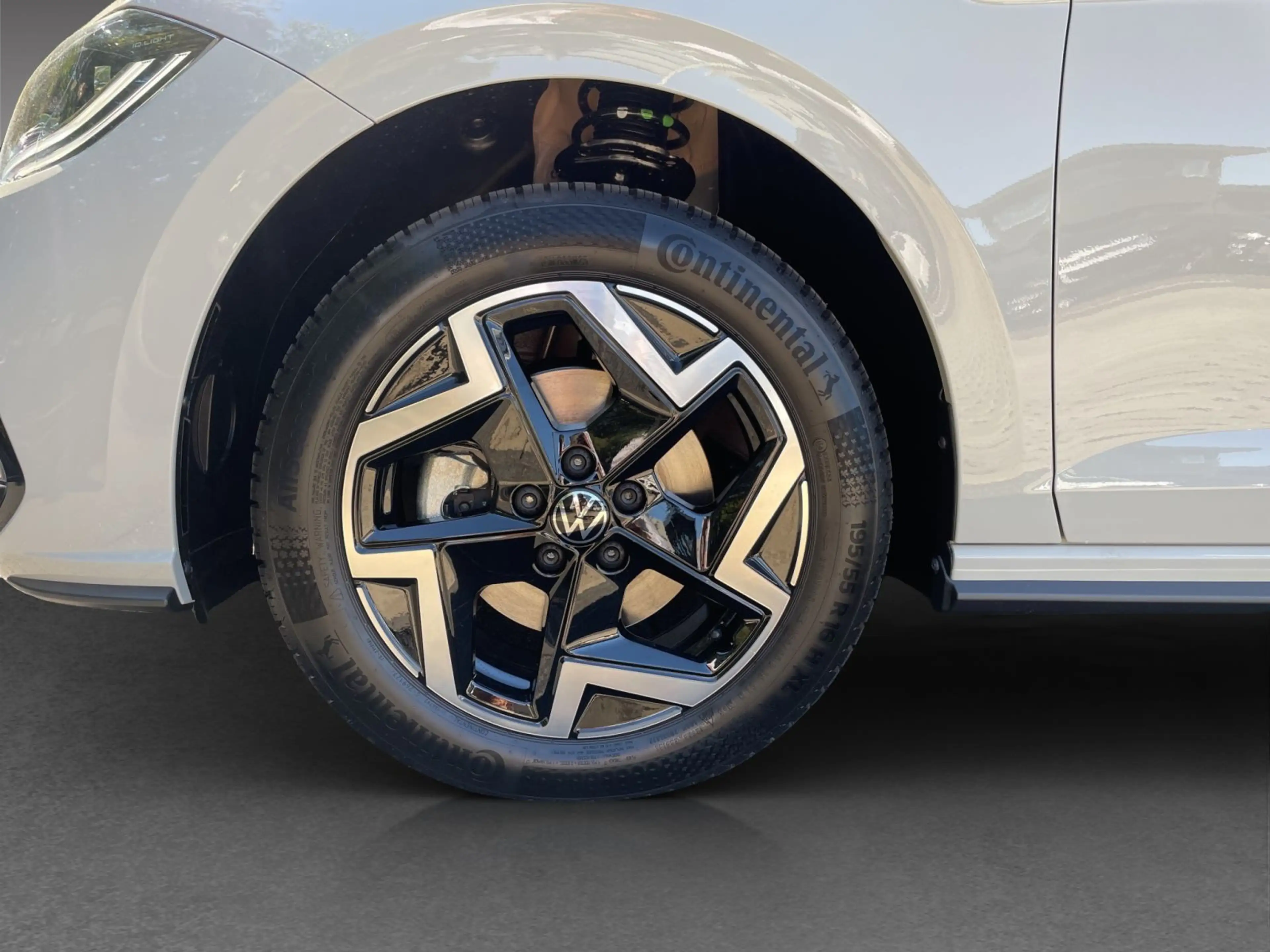 Volkswagen Polo R-Line DSG Ganzjahresreifen — photo 7