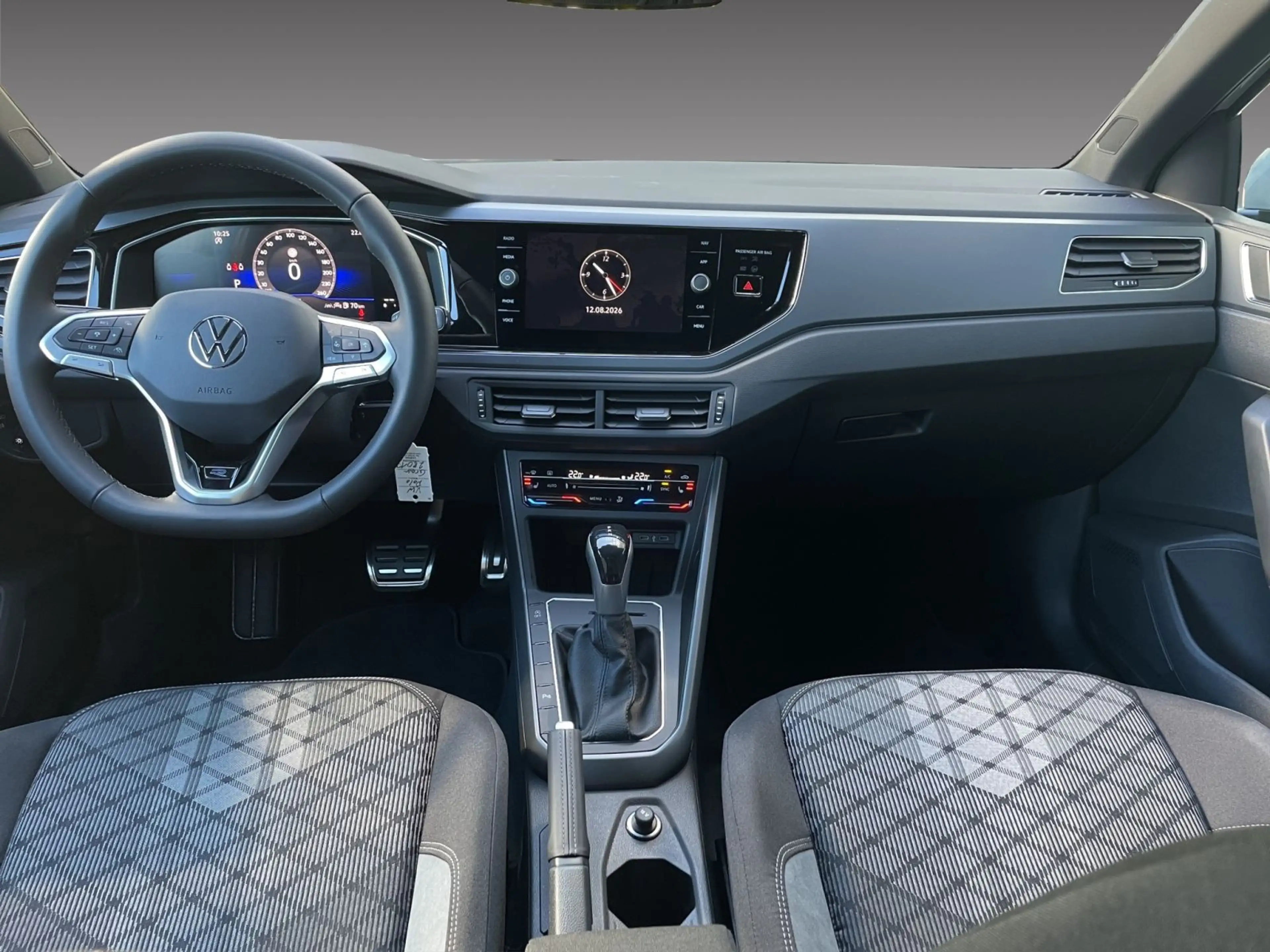 Volkswagen Polo R-Line DSG Ganzjahresreifen — photo 10