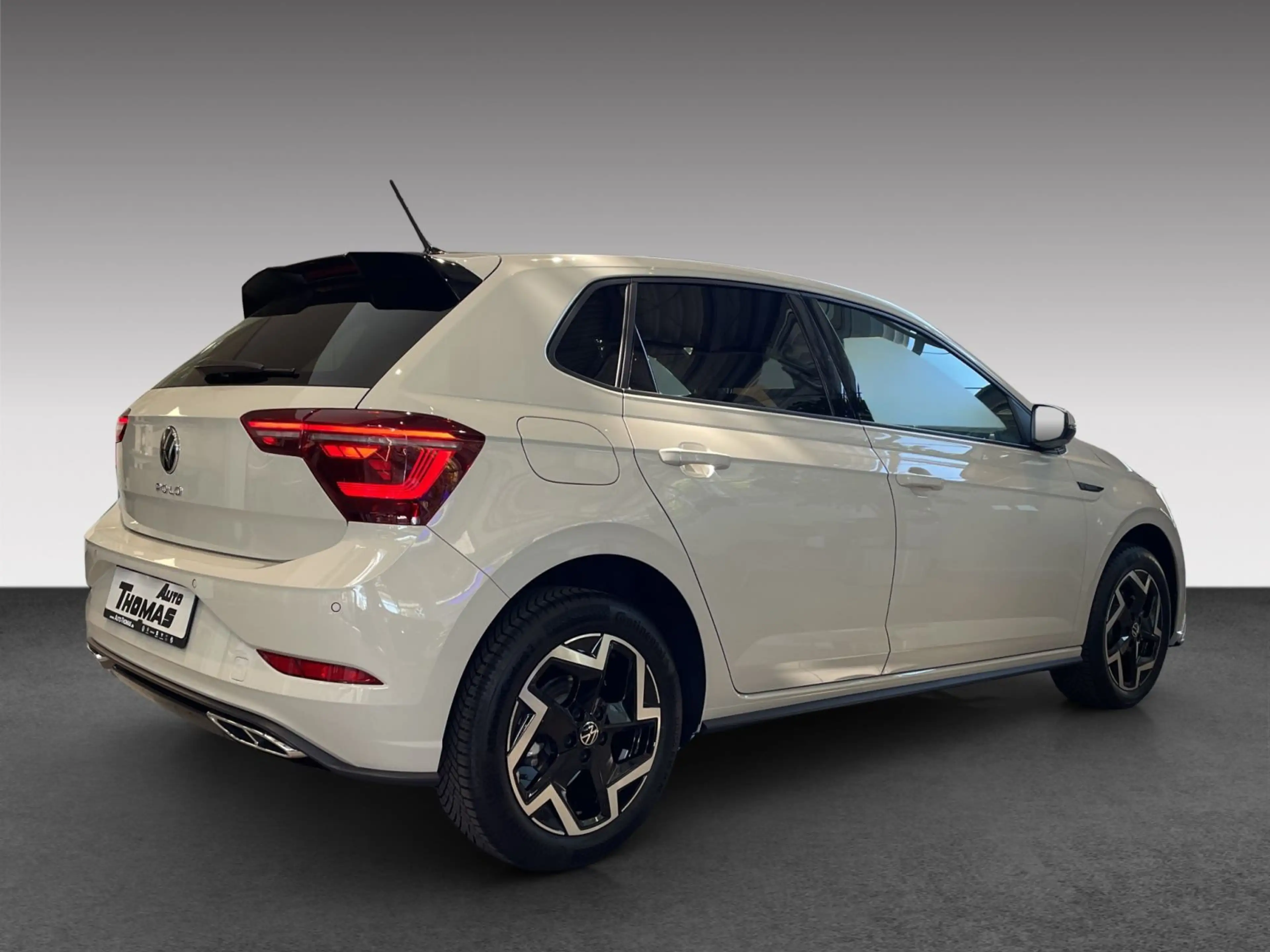 Volkswagen Polo R-Line DSG Ganzjahresreifen — photo 4