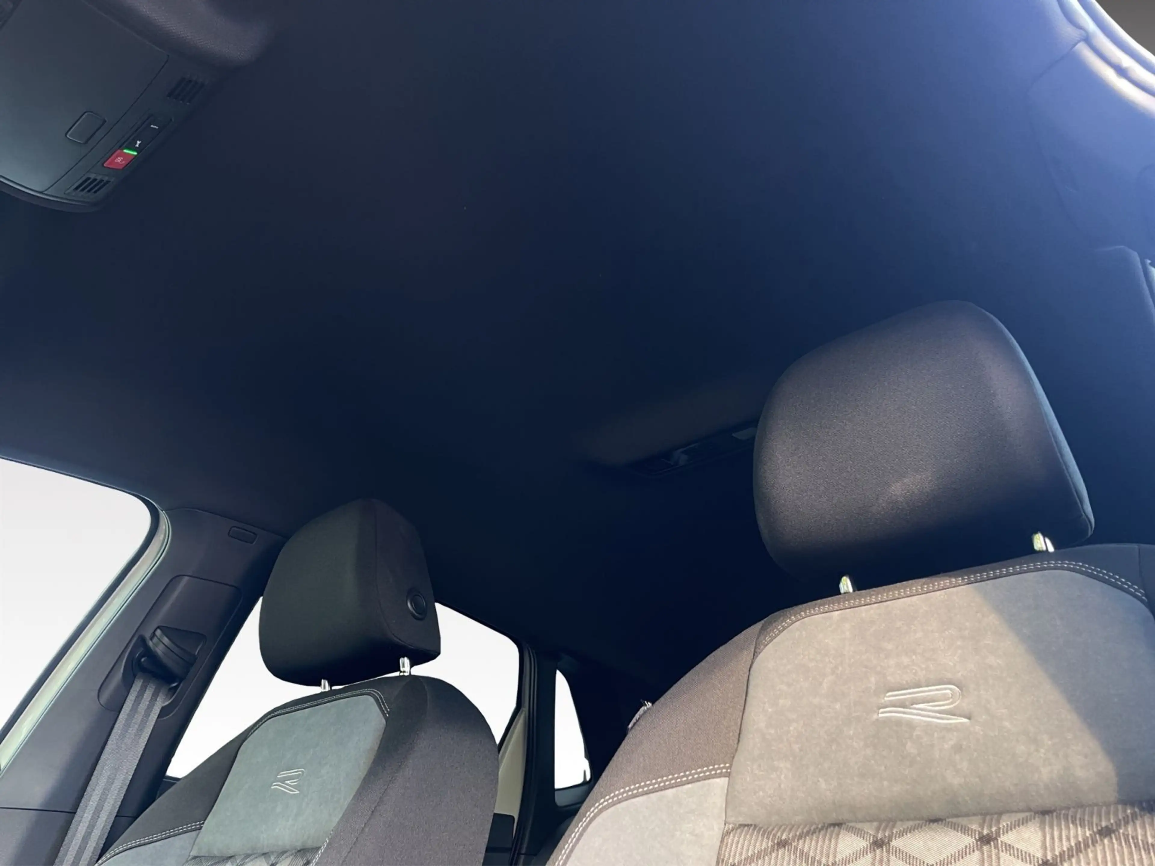 Volkswagen Polo R-Line DSG Ganzjahresreifen — photo 12