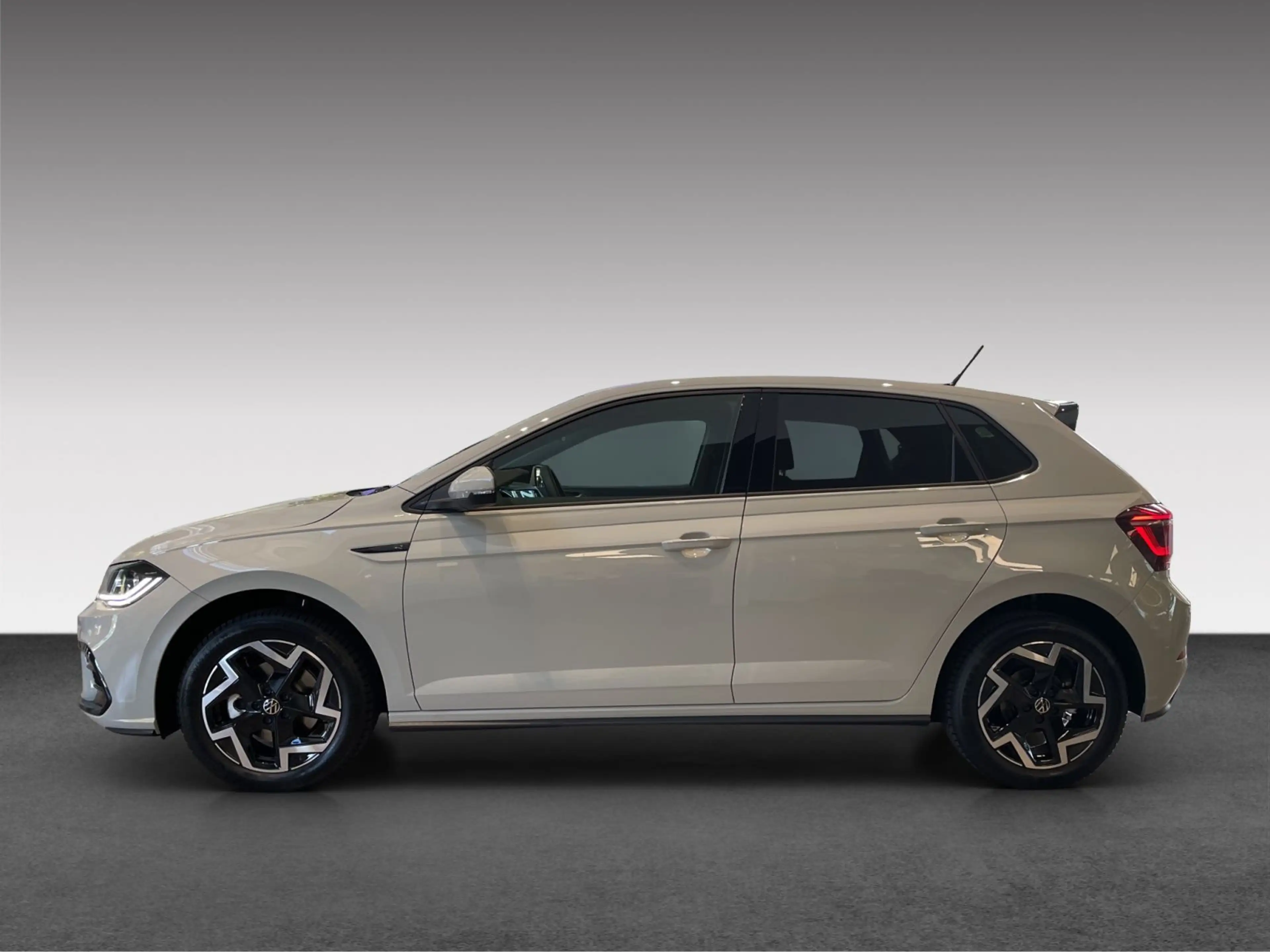 Volkswagen Polo R-Line DSG Ganzjahresreifen — photo 6