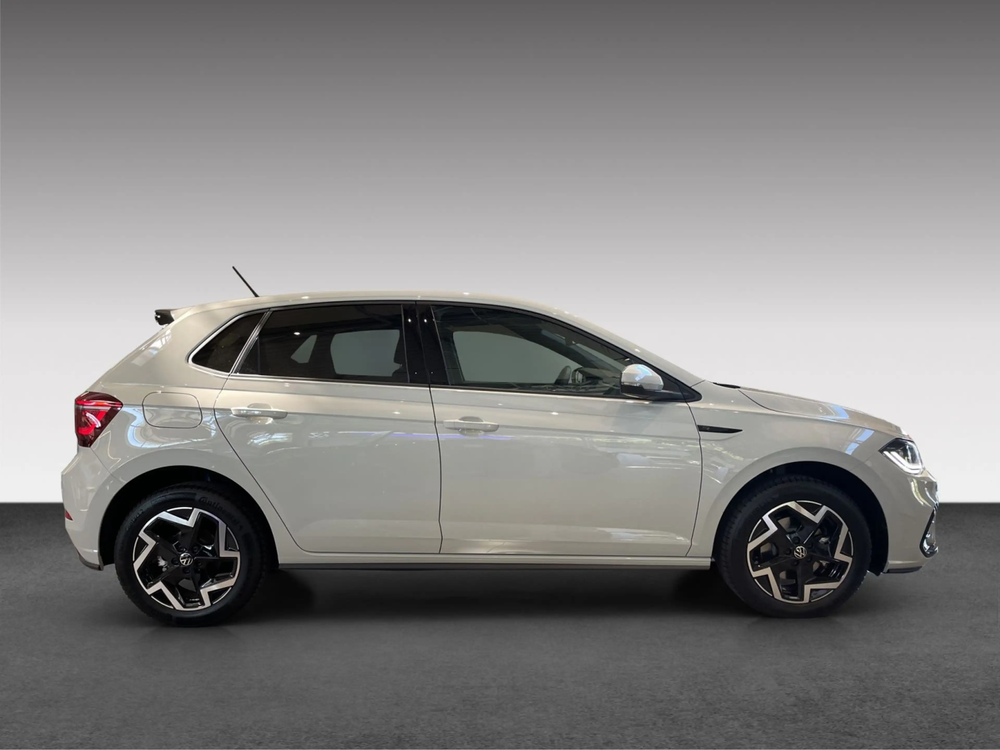 Volkswagen Polo R-Line DSG Ganzjahresreifen — photo 5