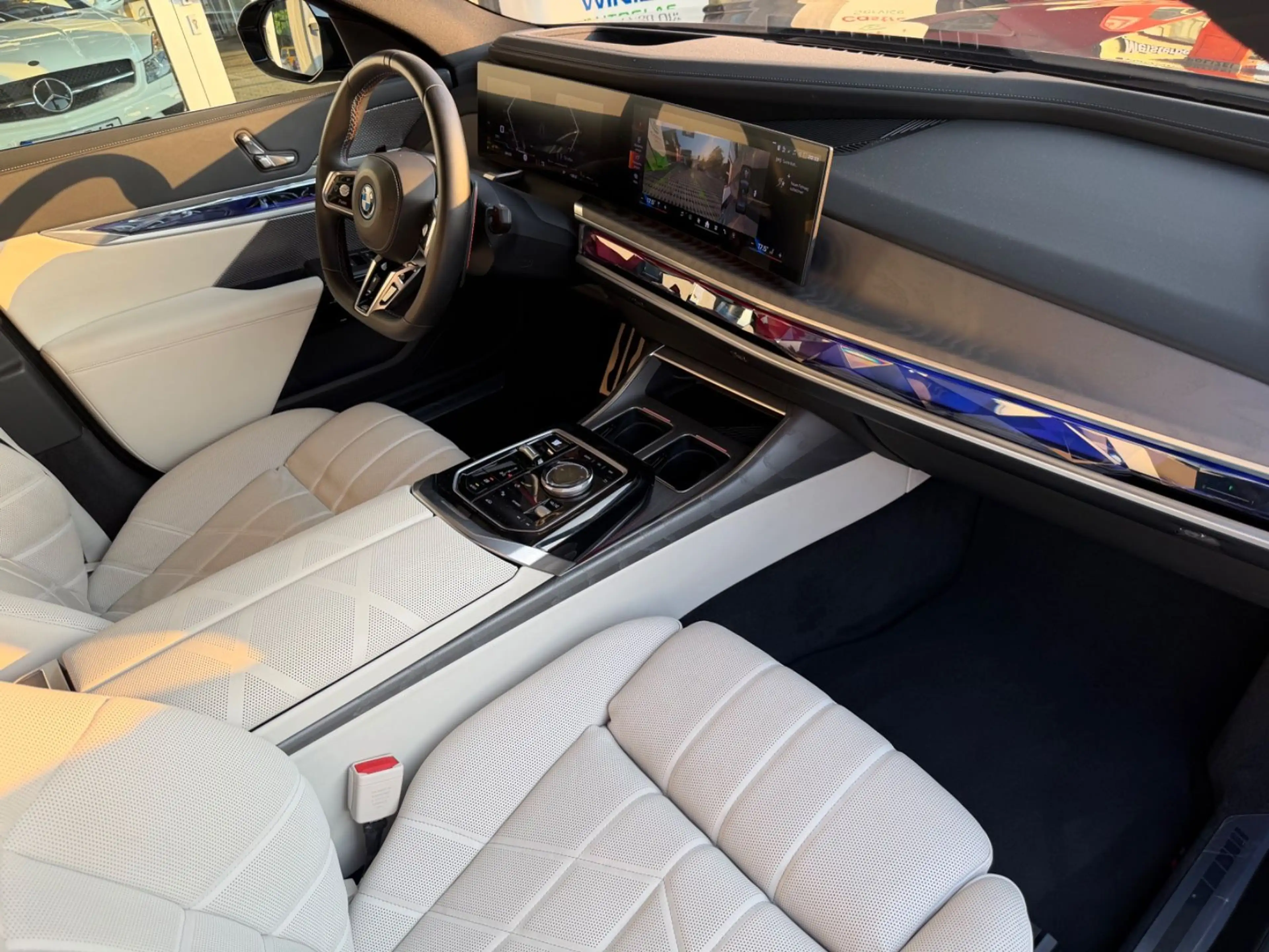 BMW 760 e xDrive/SKY LOUNGE/DAVIT-GREY/ICONIC/B&O/TV — photo 13