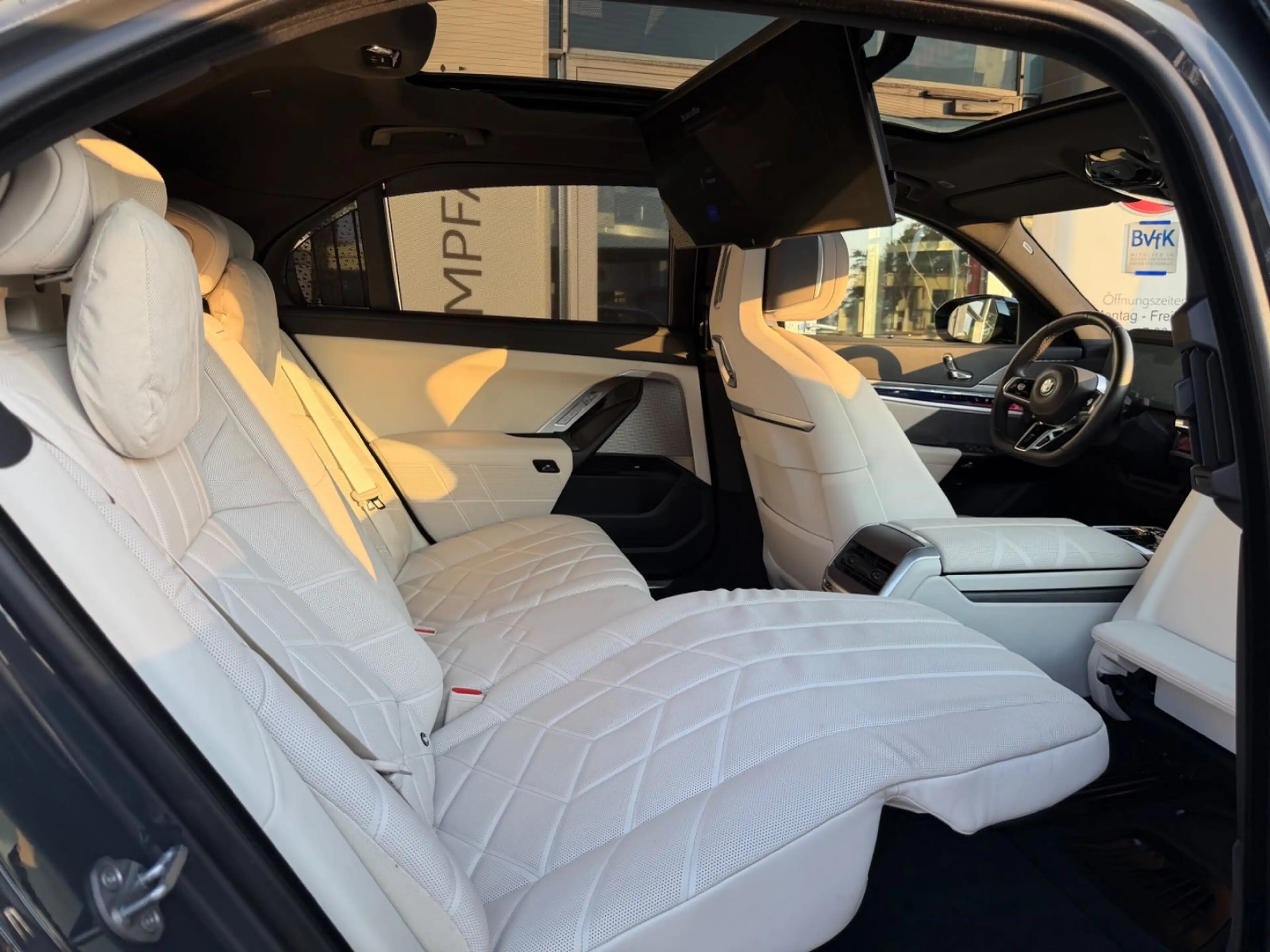 BMW 760 e xDrive/SKY LOUNGE/DAVIT-GREY/ICONIC/B&O/TV — photo 15