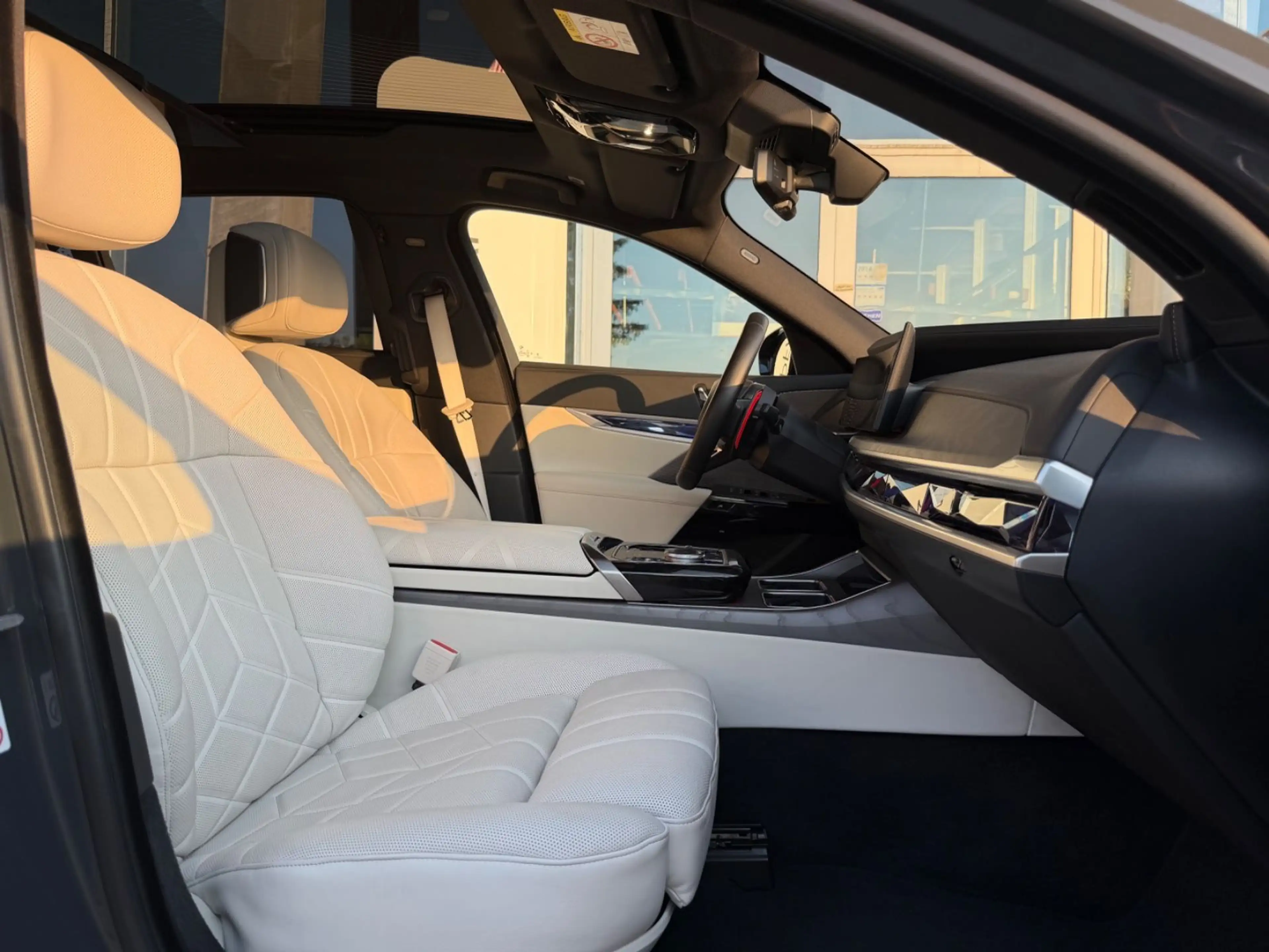 BMW 760 e xDrive/SKY LOUNGE/DAVIT-GREY/ICONIC/B&O/TV — photo 11