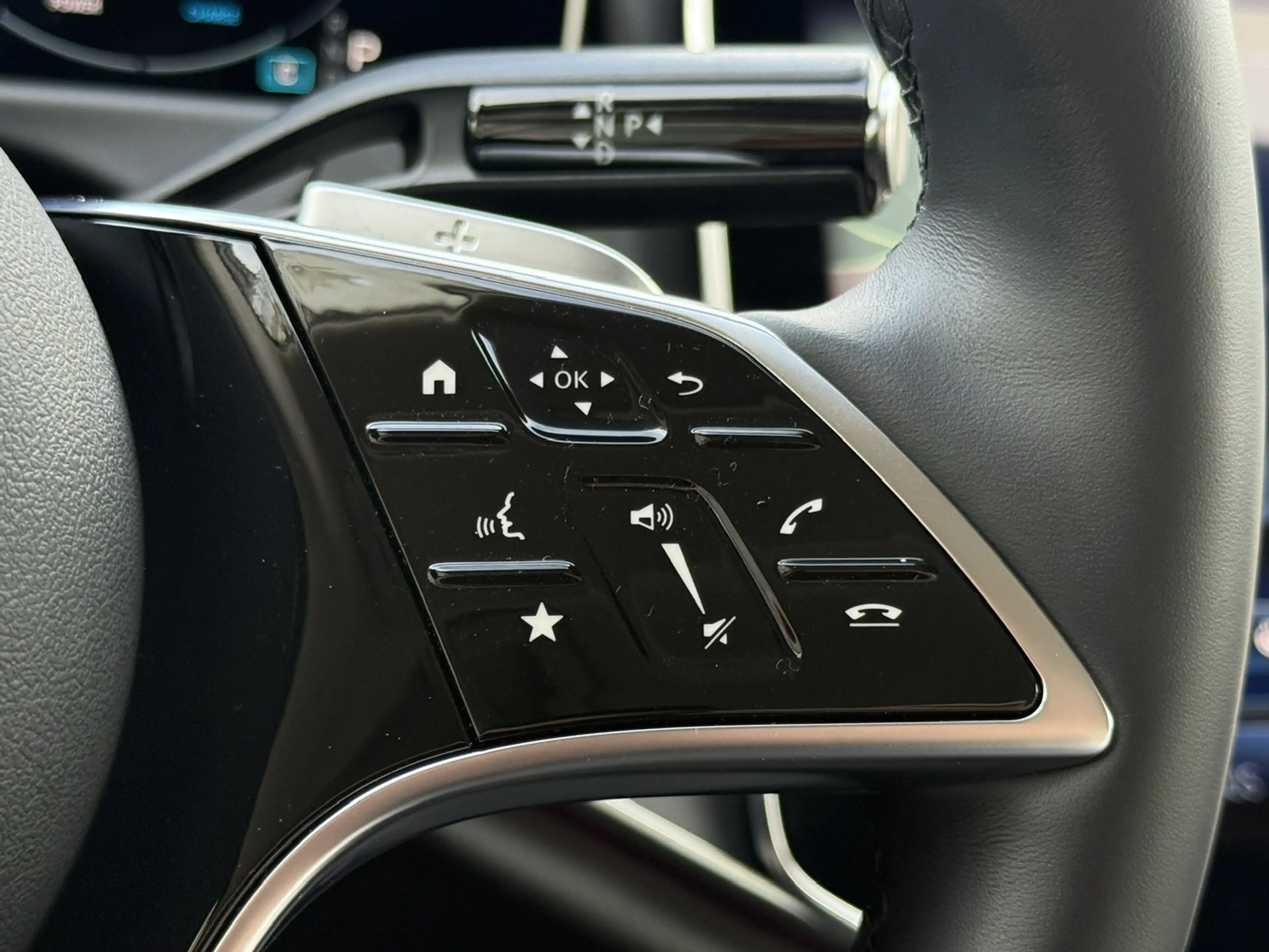 Mercedes-Benz E 220 d 4Matic 9G-TRONIC Edition AVANTGARDE — photo 28