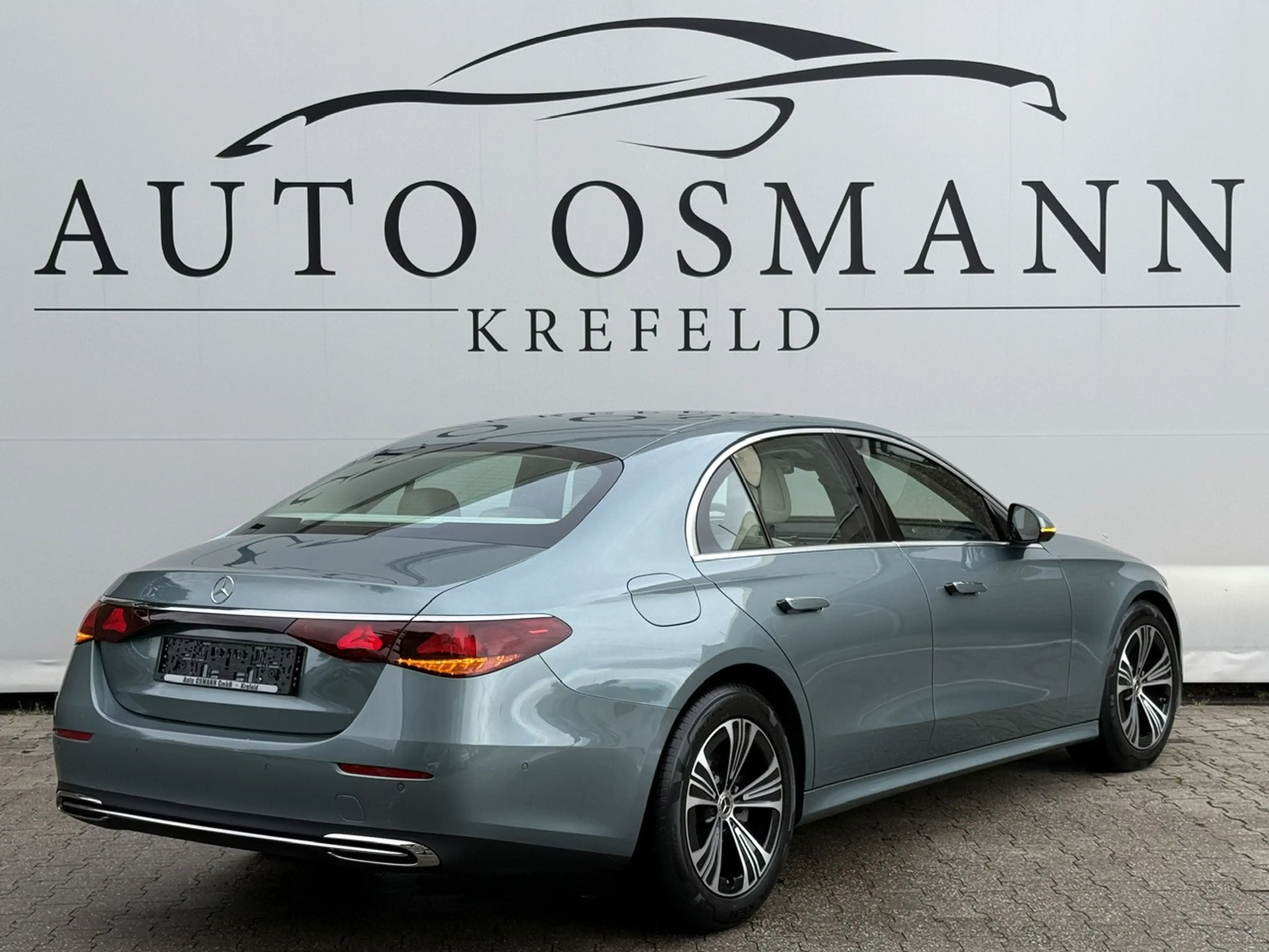 Mercedes-Benz E 220 d 4Matic 9G-TRONIC Edition AVANTGARDE — photo 4